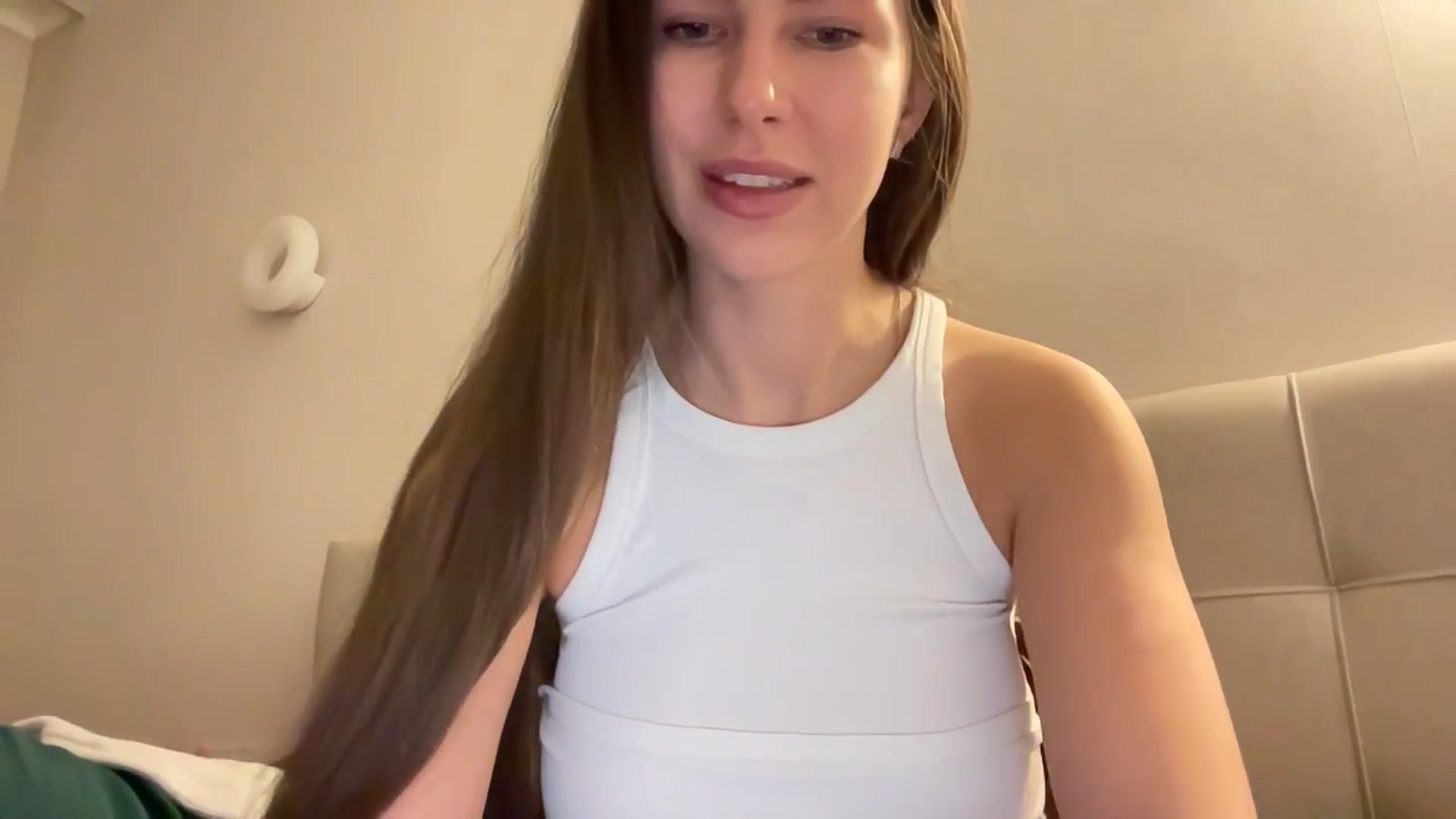 Gallery image thumbnail from kissfreeze's myfreecams stream on, 02/22/2026, 16:40 image 9 of 20