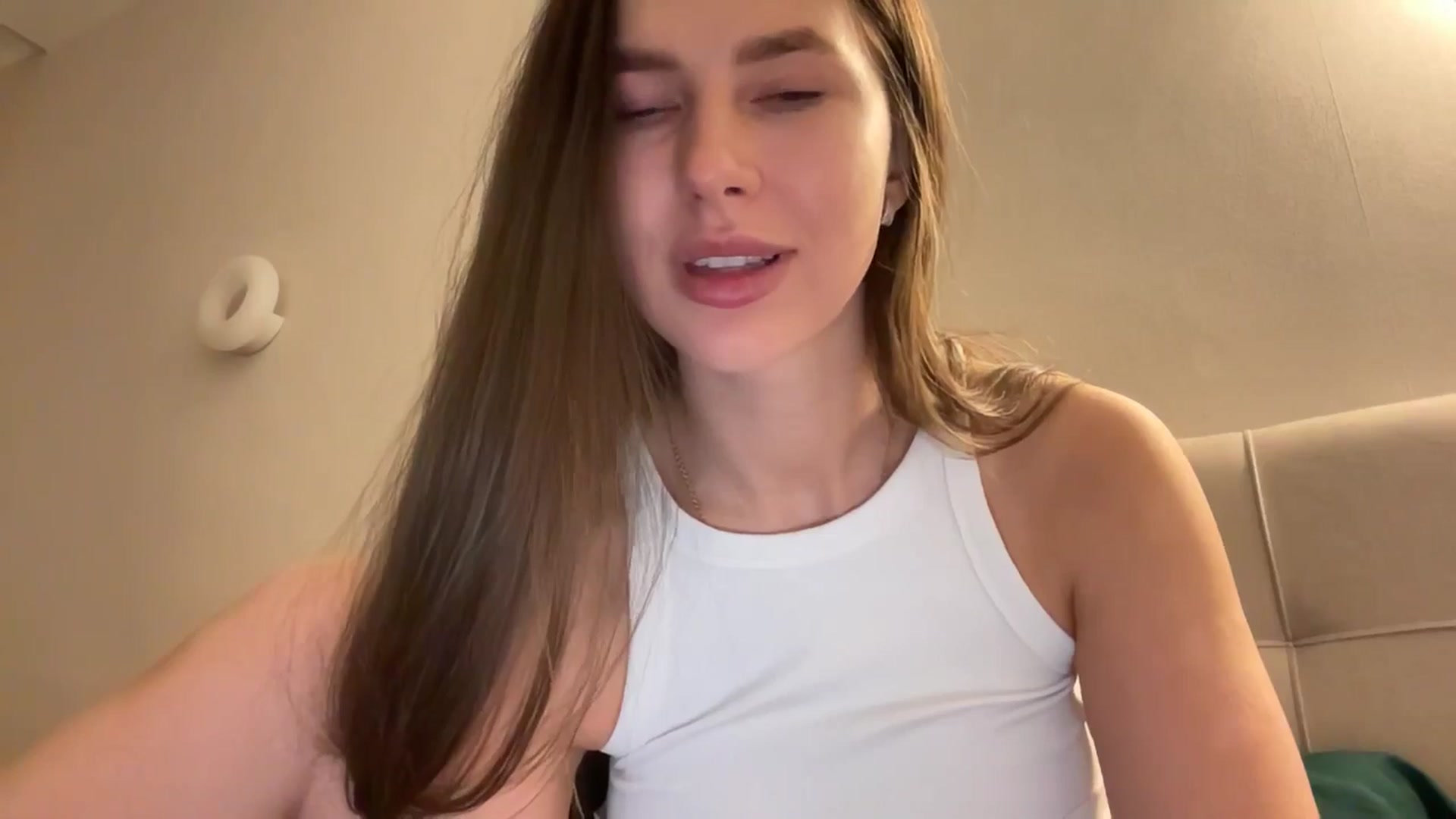 Gallery image thumbnail from kissfreeze's myfreecams stream on, 02/22/2026, 16:40 image 18 of 20
