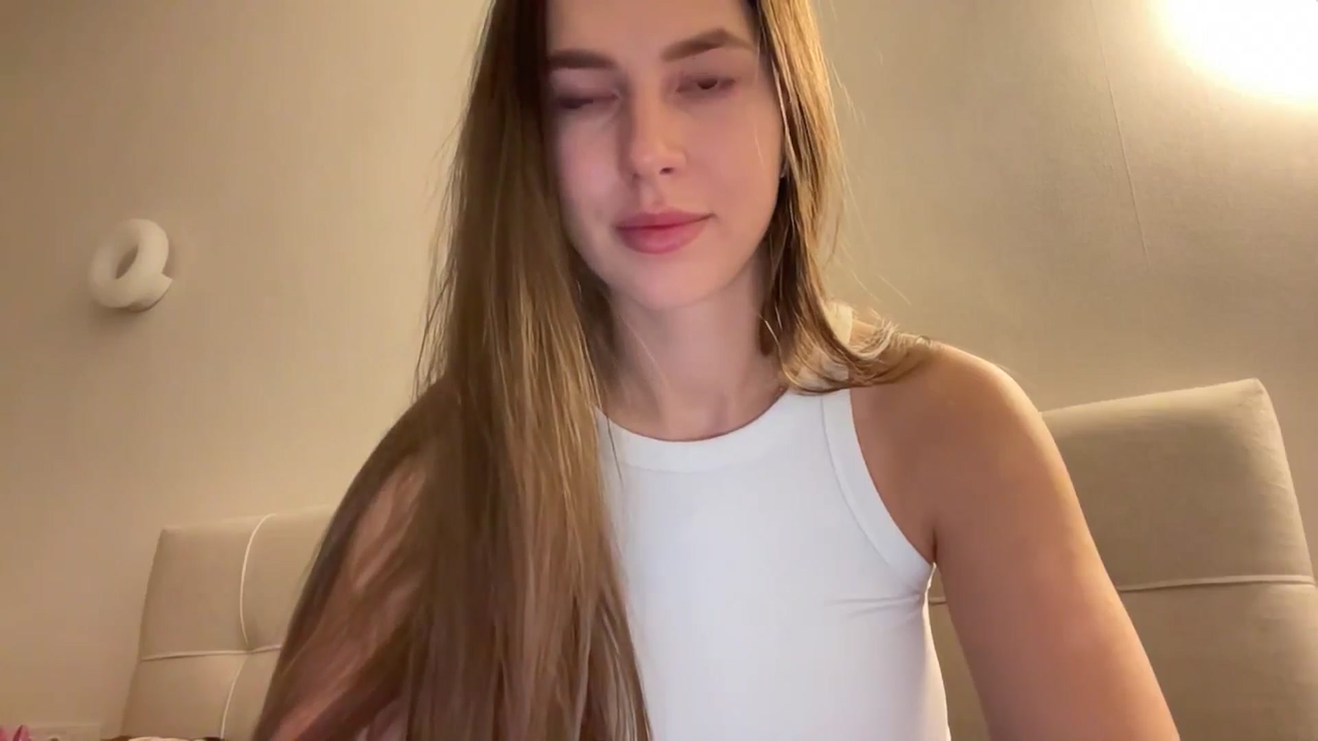 Gallery image thumbnail from kissfreeze's myfreecams stream on, 02/22/2026, 17:05 image 19 of 20