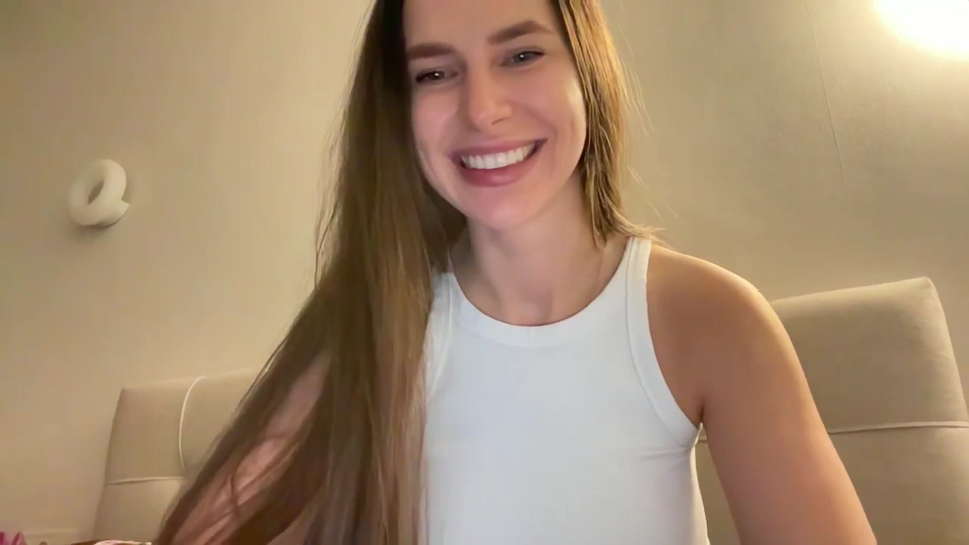 Gallery image thumbnail from kissfreeze's myfreecams stream on, 02/22/2026, 17:05 image 9 of 20