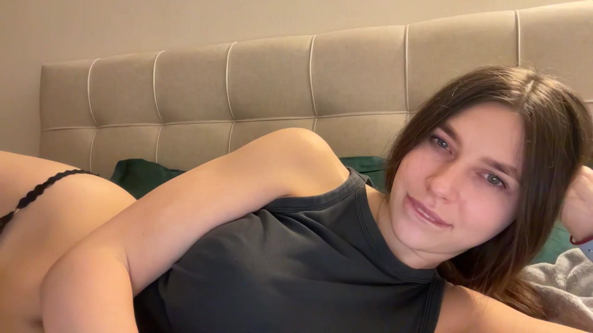 Gallery image thumbnail from kissfreeze's myfreecams stream on, 02/28/2026, 23:14 image 14 of 20