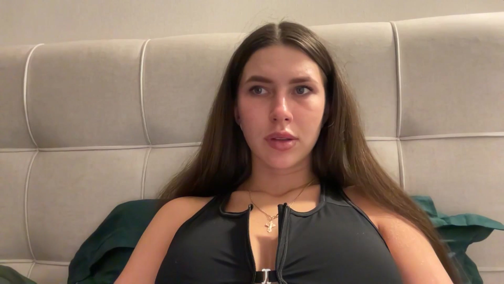 Gallery image thumbnail from kissfreeze's myfreecams stream on, 03/19/2026, 16:18 image 12 of 20