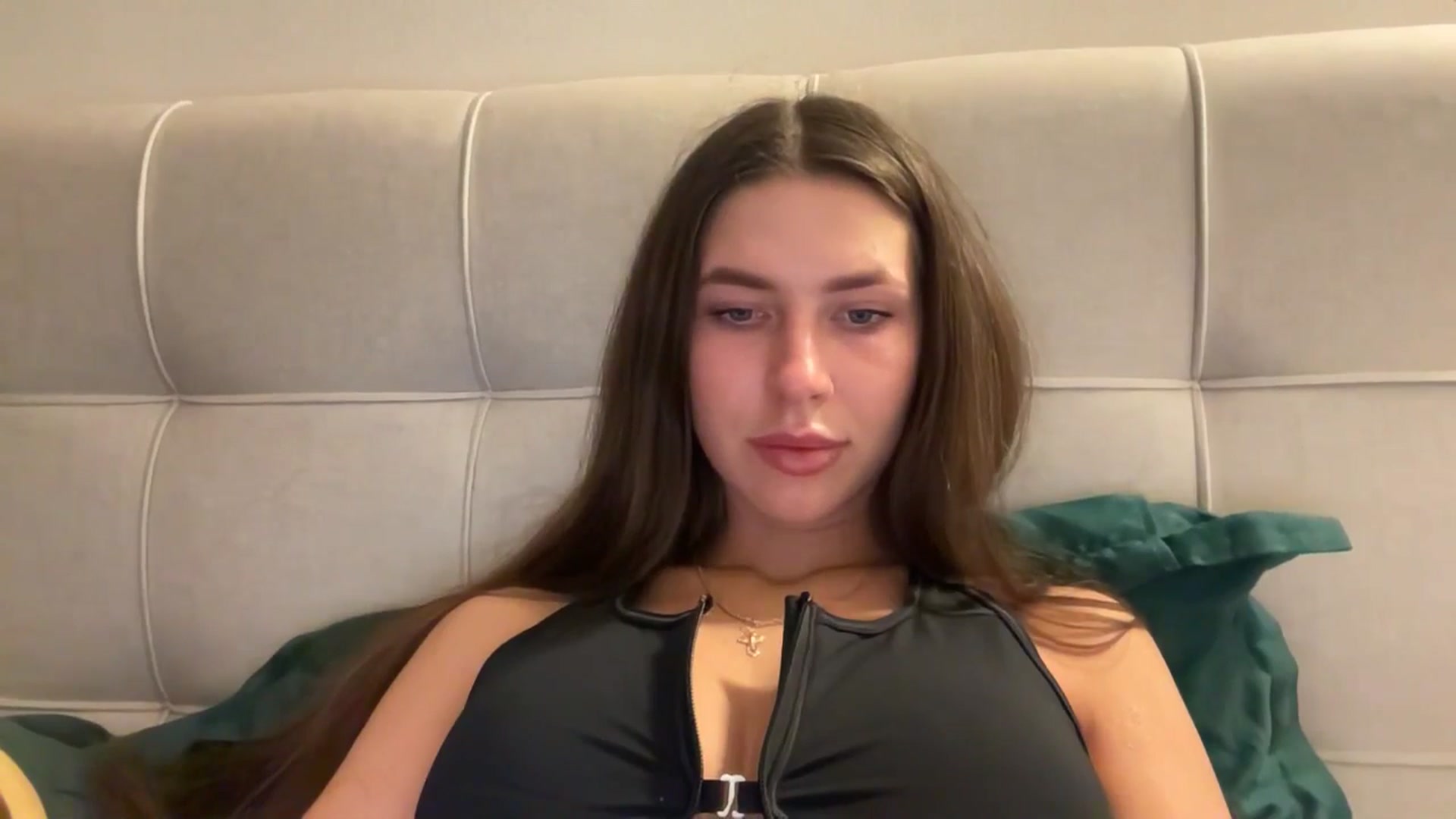 Gallery image thumbnail from kissfreeze's myfreecams stream on, 03/19/2026, 16:18 image 18 of 20