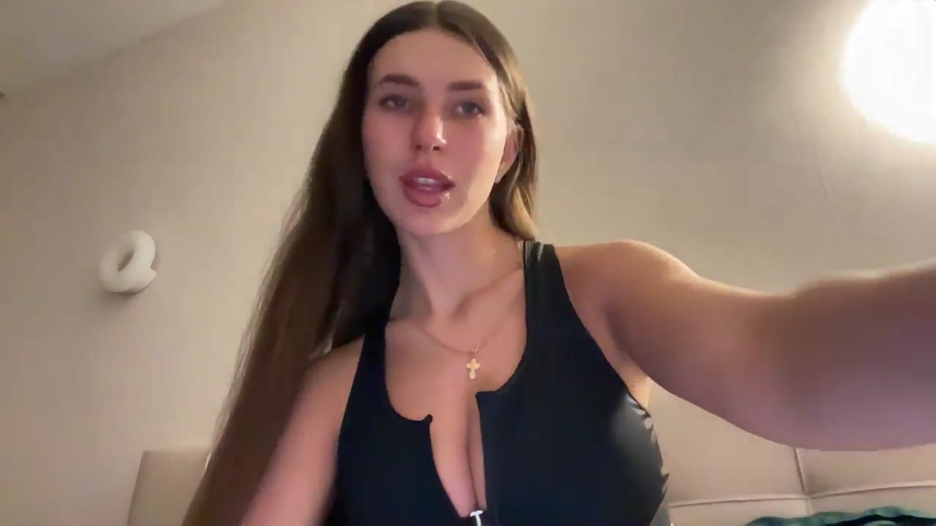 Gallery image thumbnail from kissfreeze's myfreecams stream on, 03/19/2026, 20:45 image 2 of 20