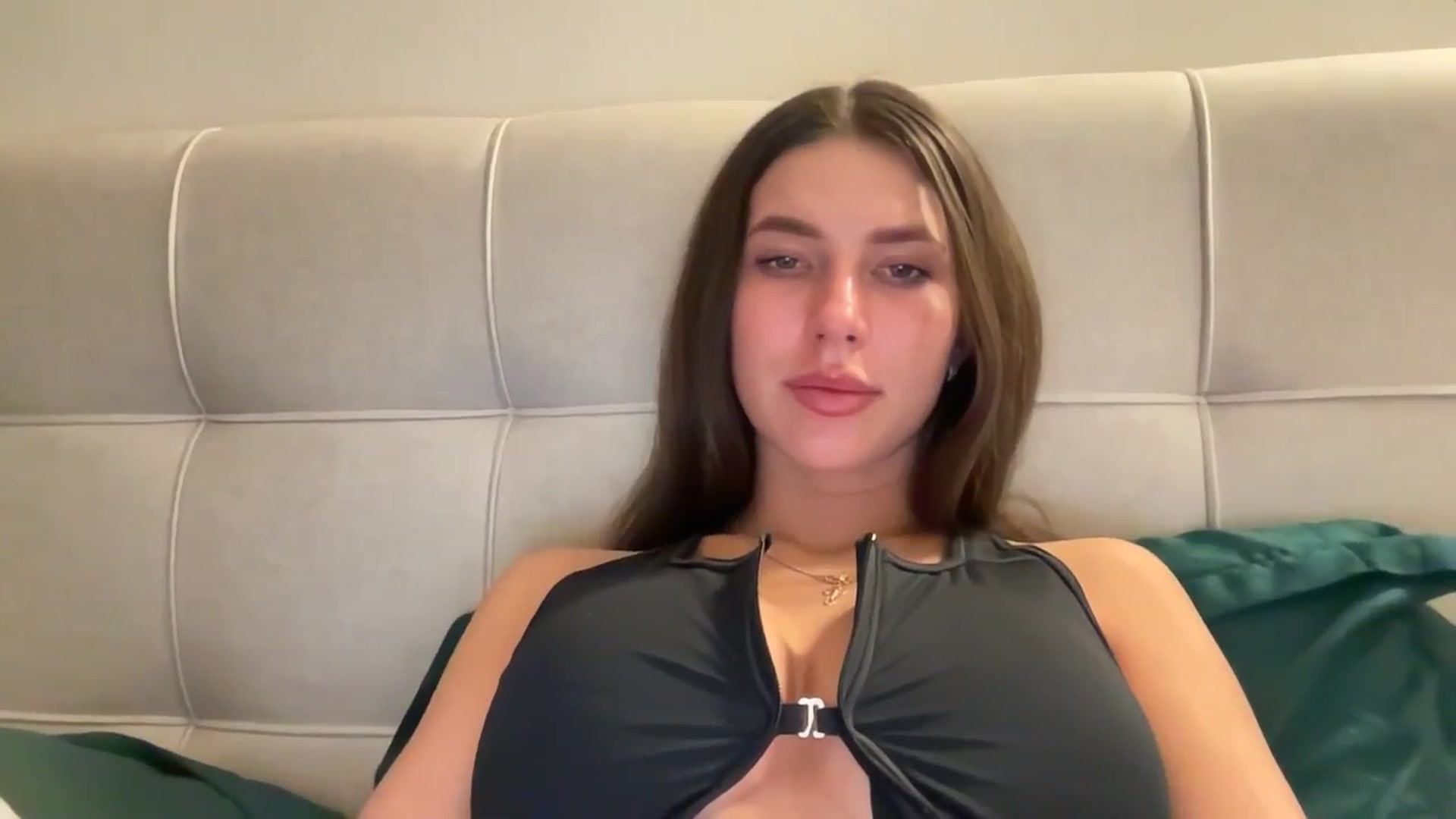 Gallery image thumbnail from kissfreeze's myfreecams stream on, 03/19/2026, 20:45 image 8 of 20