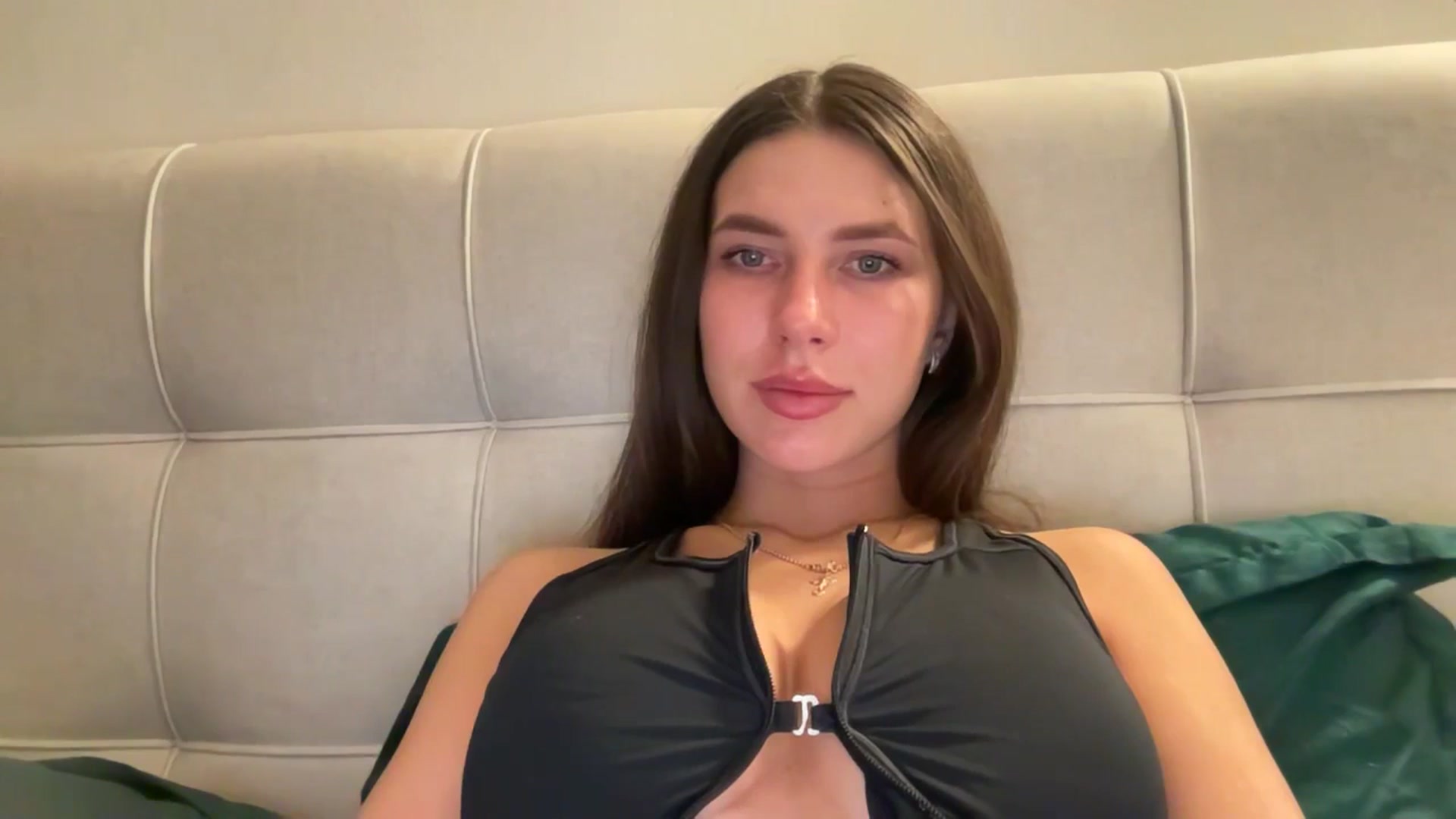 Gallery image thumbnail from kissfreeze's myfreecams stream on, 03/19/2026, 20:45 image 7 of 20