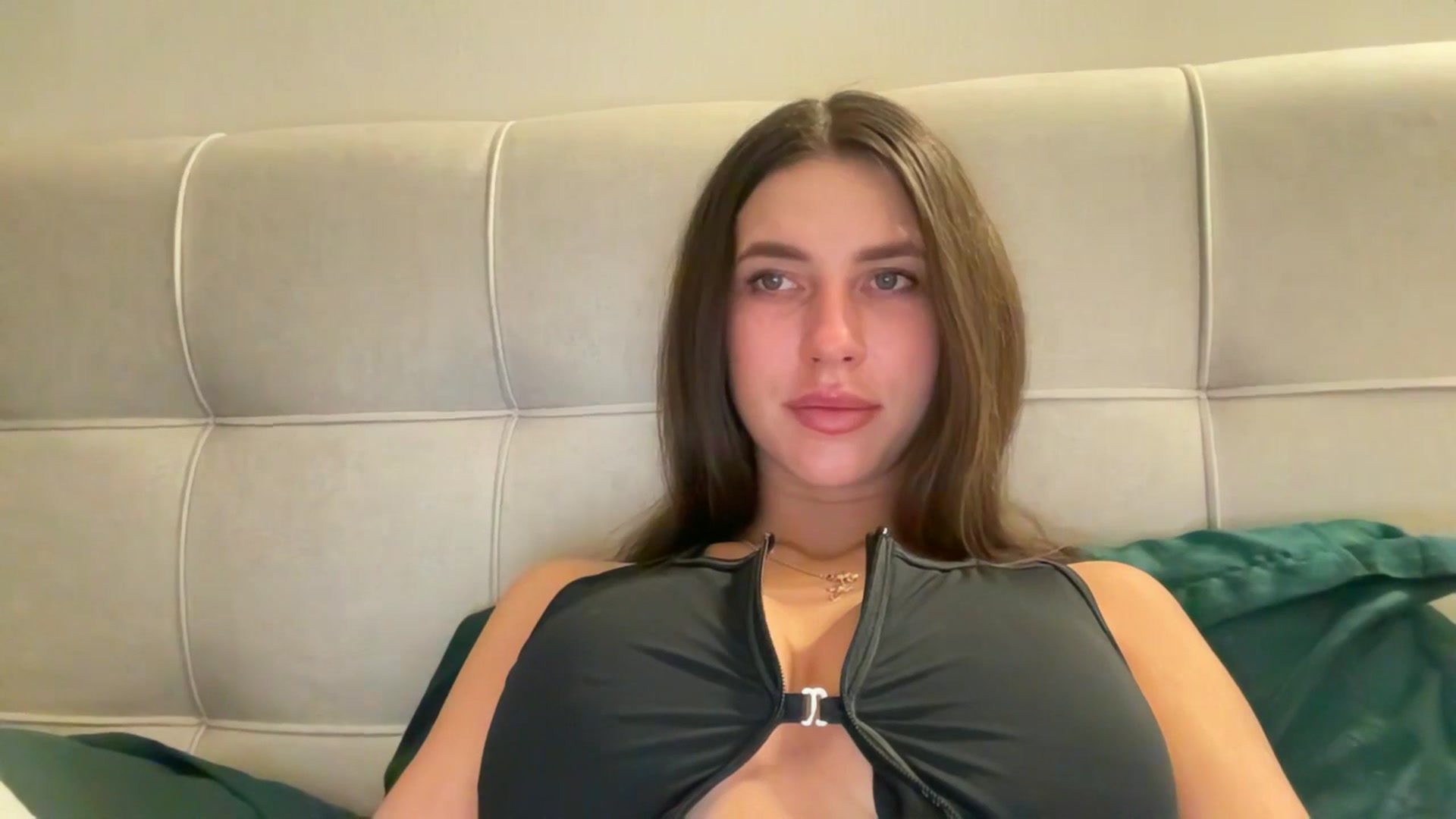 Gallery image thumbnail from kissfreeze's myfreecams stream on, 03/19/2026, 20:45 image 11 of 20