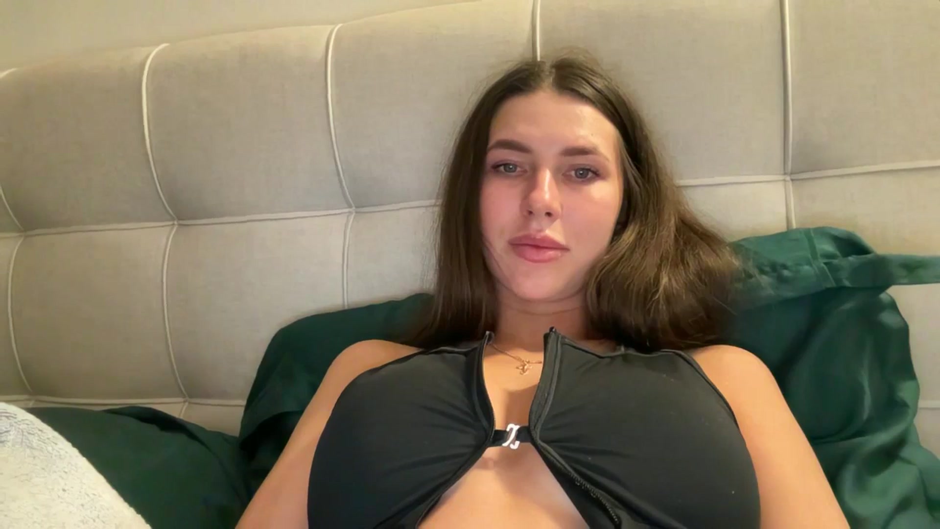 Gallery image thumbnail from kissfreeze's myfreecams stream on, 03/19/2026, 21:59 image 16 of 20