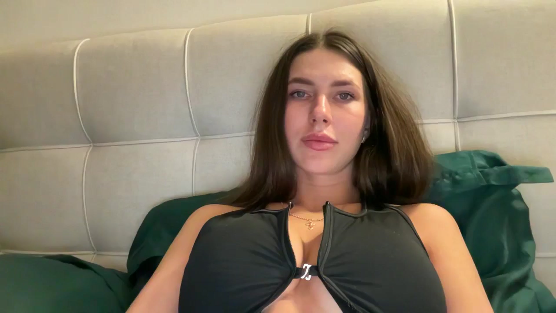 Gallery image thumbnail from kissfreeze's myfreecams stream on, 03/19/2026, 21:59 image 7 of 20