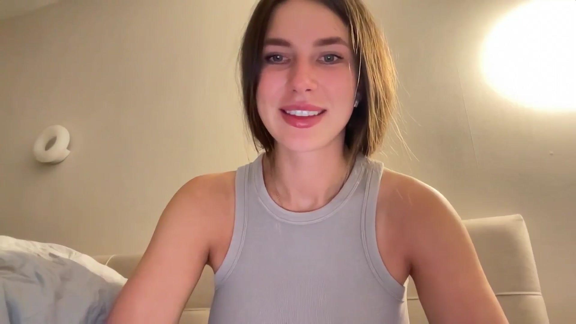 Gallery image thumbnail from kissfreeze's myfreecams stream on, 03/20/2026, 21:07 image 11 of 20
