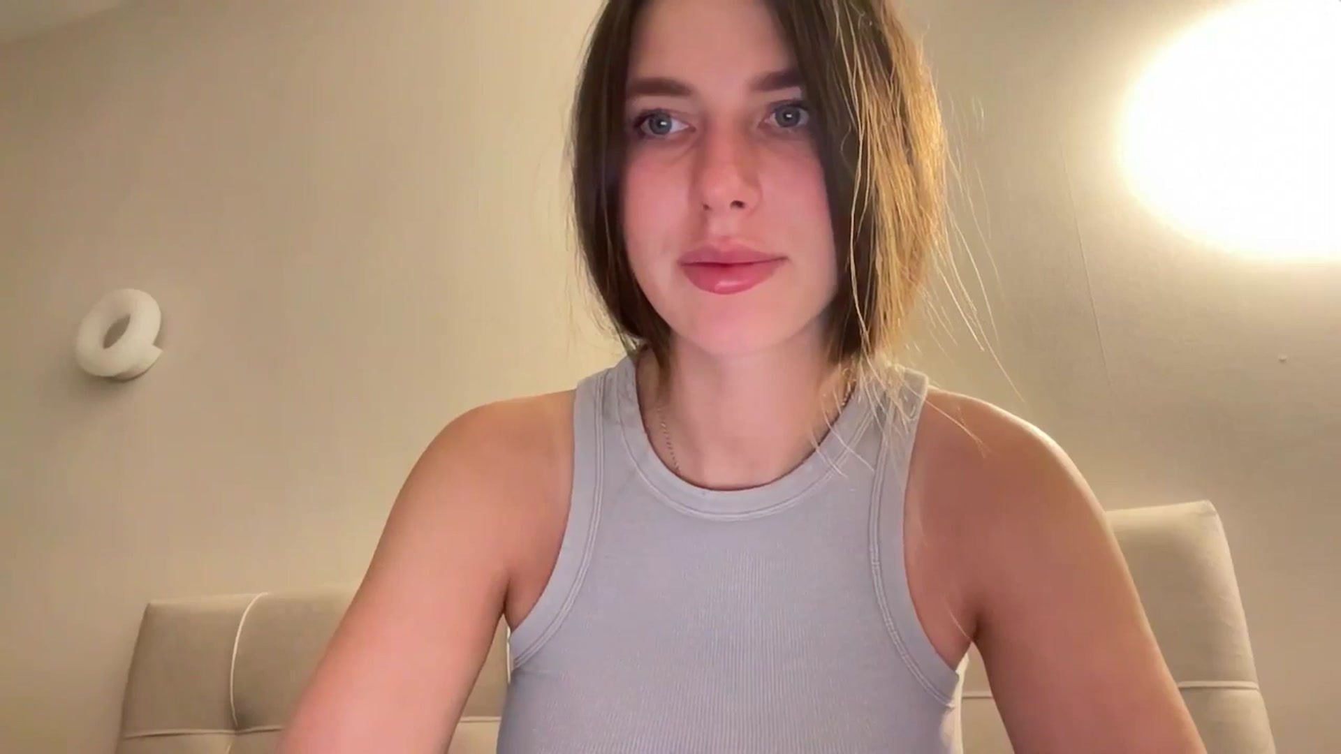 Gallery image thumbnail from kissfreeze's myfreecams stream on, 03/20/2026, 21:07 image 19 of 20