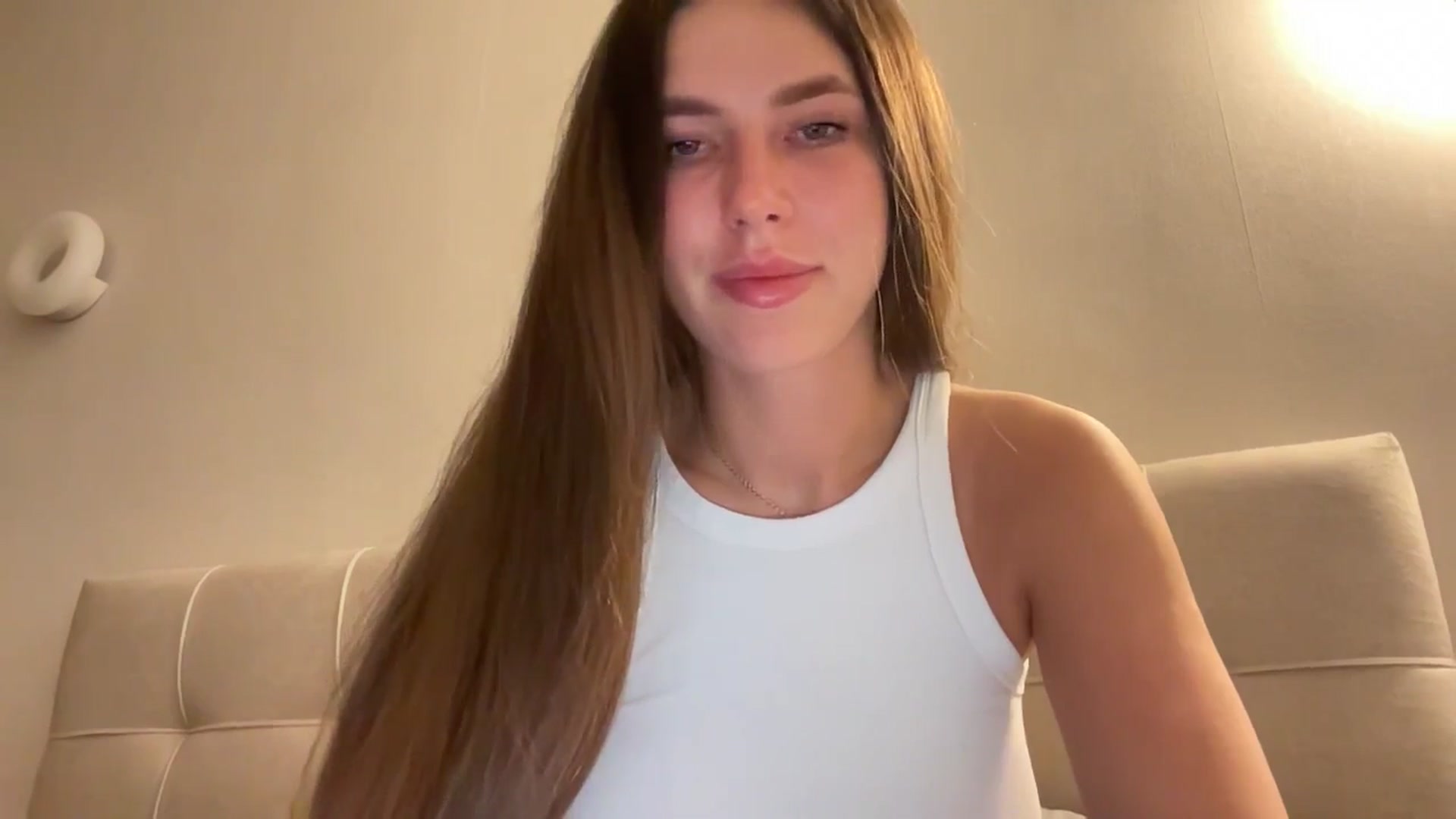 Gallery image thumbnail from kissfreeze's myfreecams stream on, 03/21/2026, 22:03 image 18 of 20