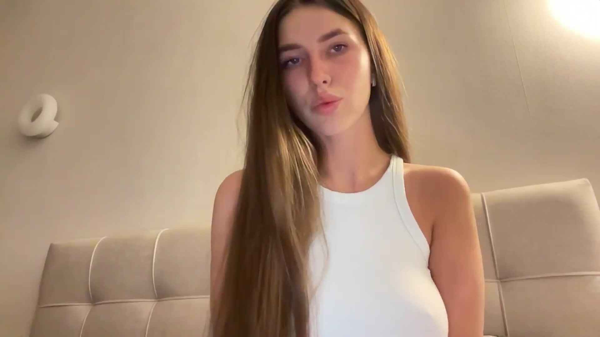 Gallery image thumbnail from kissfreeze's myfreecams stream on, 03/21/2026, 22:03 image 5 of 20