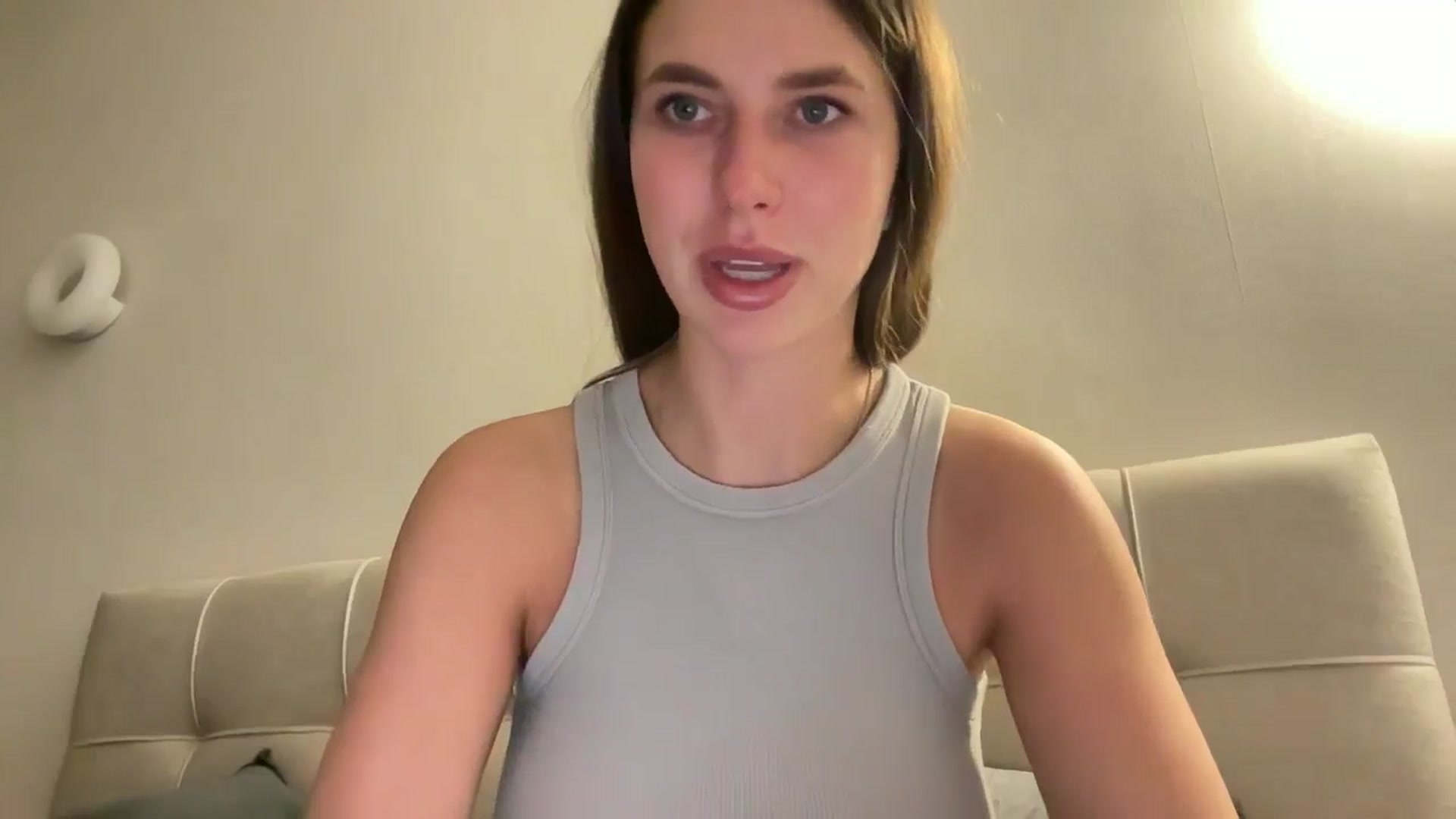 Gallery image thumbnail from kissfreeze's myfreecams stream on, 03/22/2026, 21:21 image 18 of 20