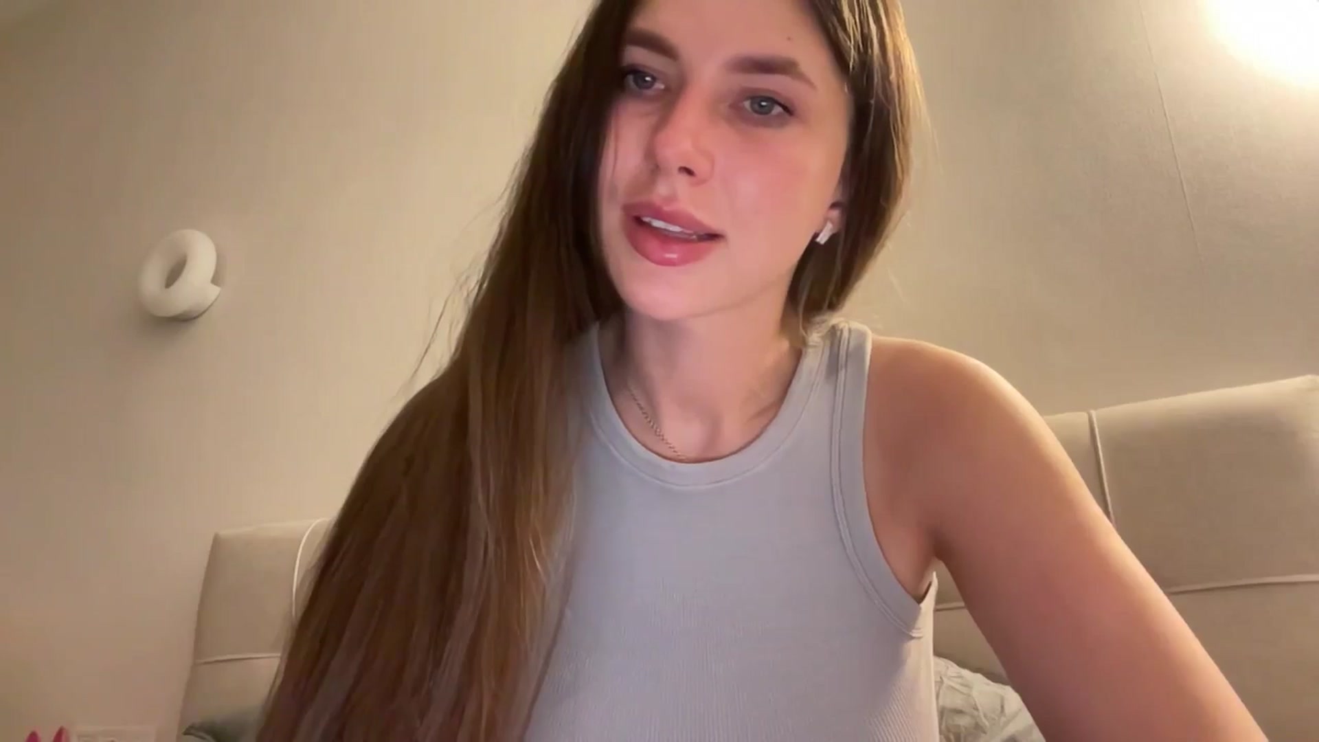 Gallery image thumbnail from kissfreeze's myfreecams stream on, 03/22/2026, 22:47 image 17 of 20