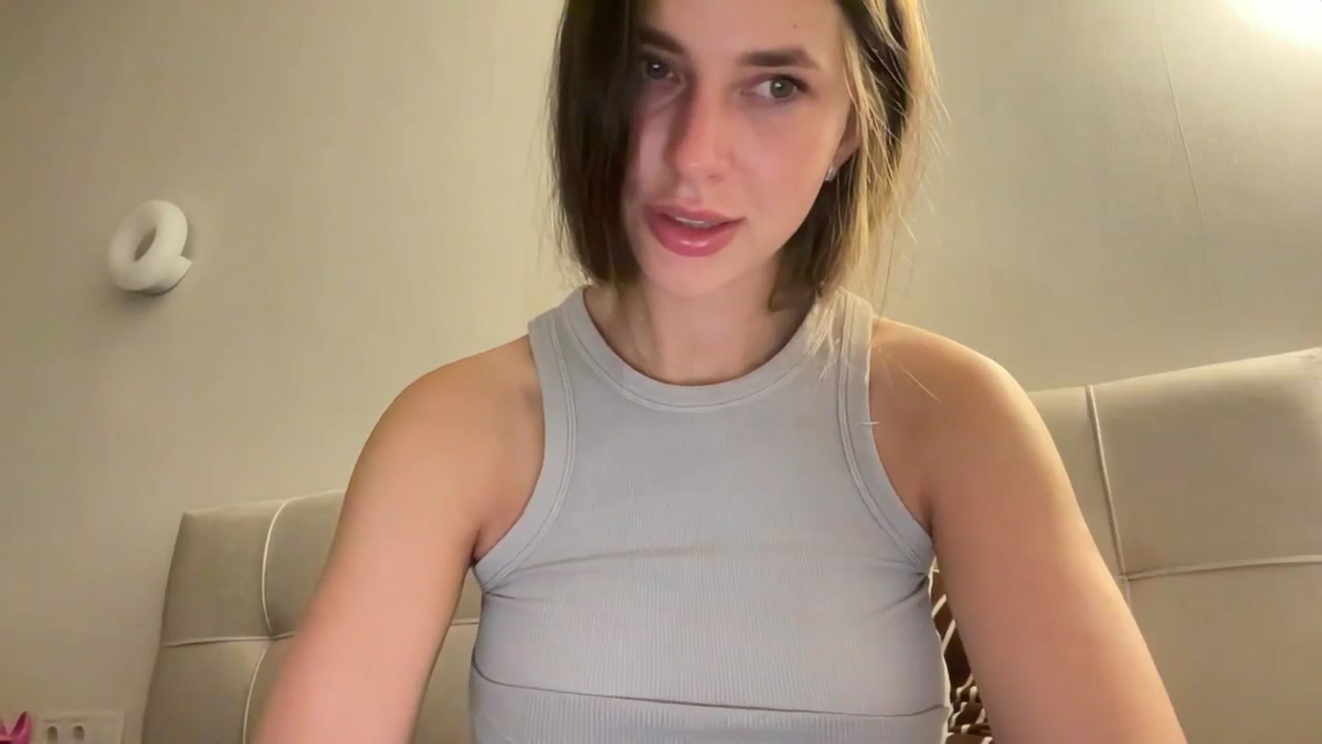 Gallery image thumbnail from kissfreeze's myfreecams stream on, 03/24/2026, 21:47 image 12 of 20