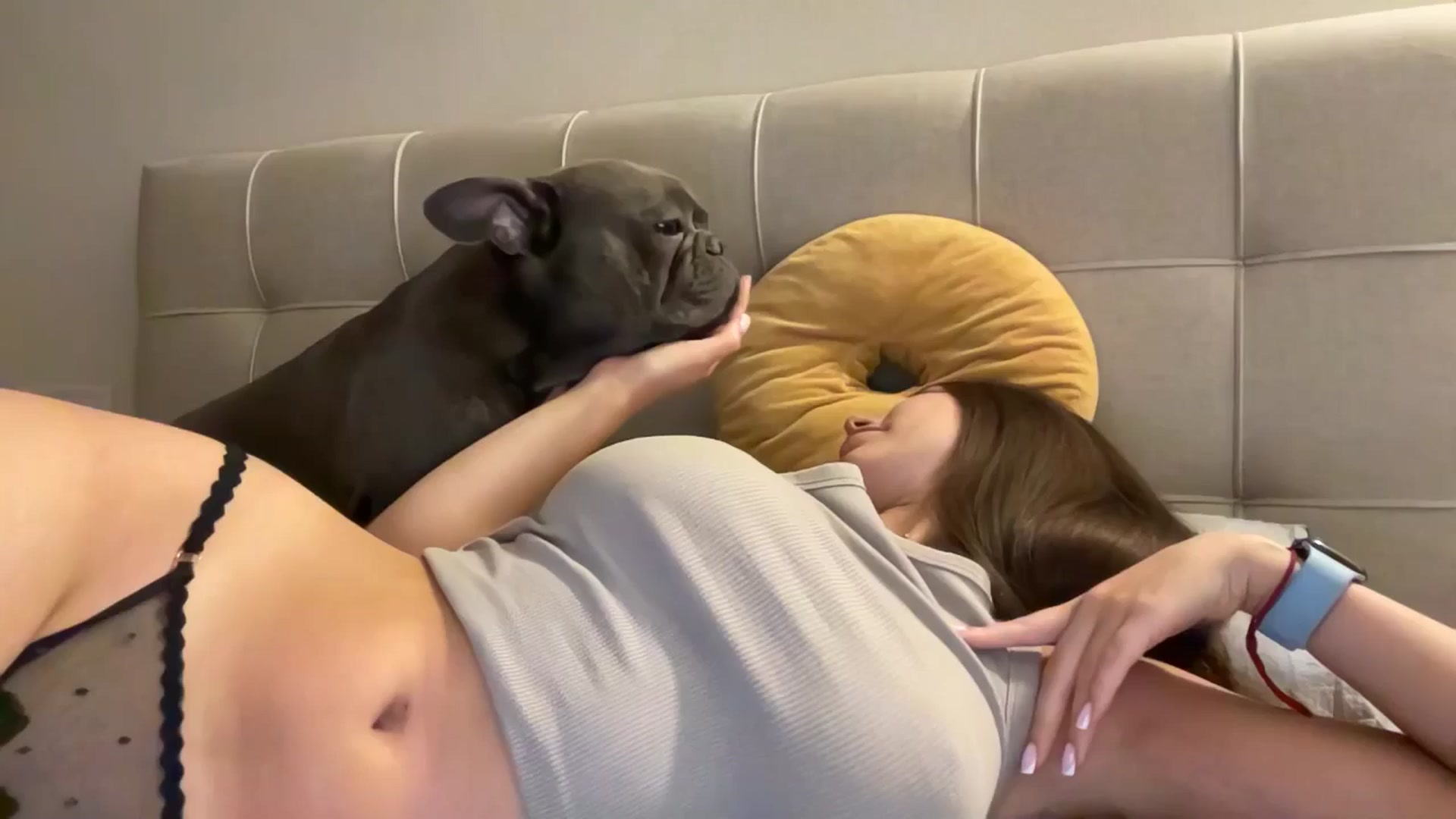 Gallery image thumbnail from kissfreeze's myfreecams stream on, 03/24/2026, 22:30 image 18 of 20