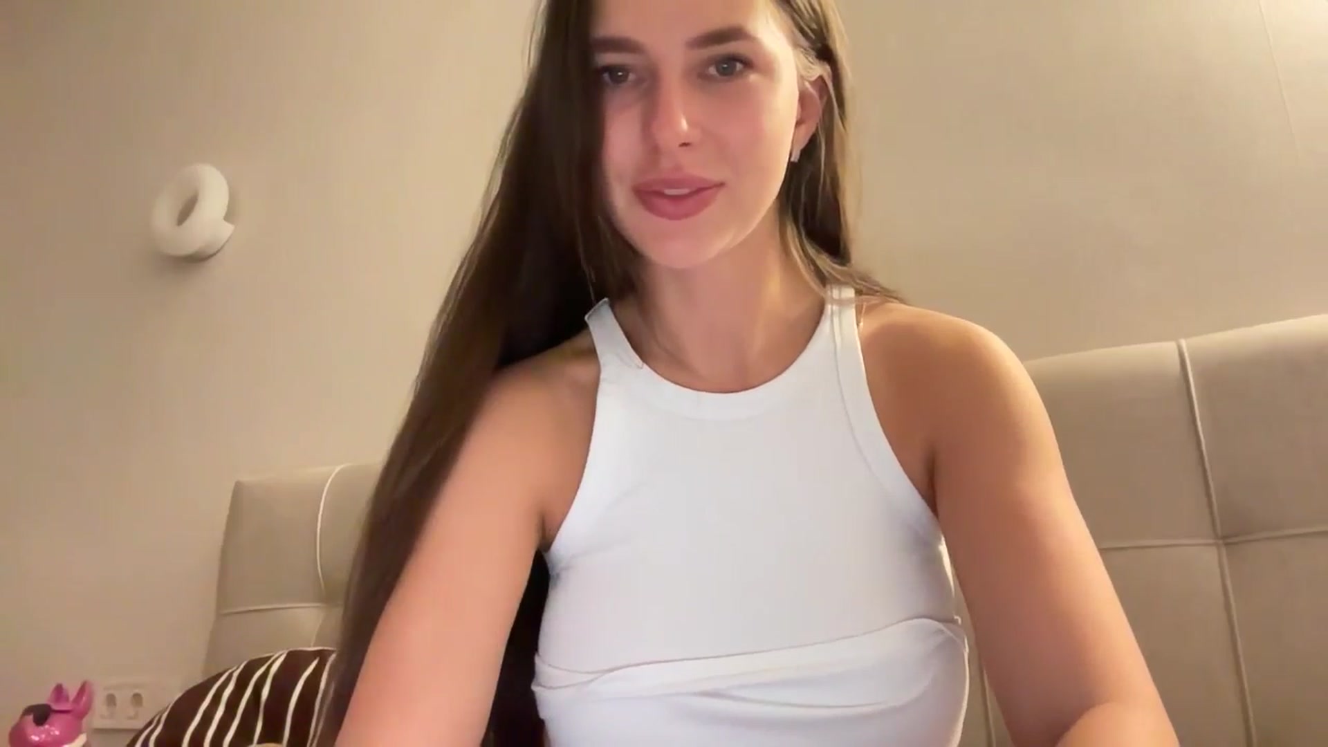 Gallery image thumbnail from kissfreeze's myfreecams stream on, 03/28/2026, 22:21 image 19 of 20