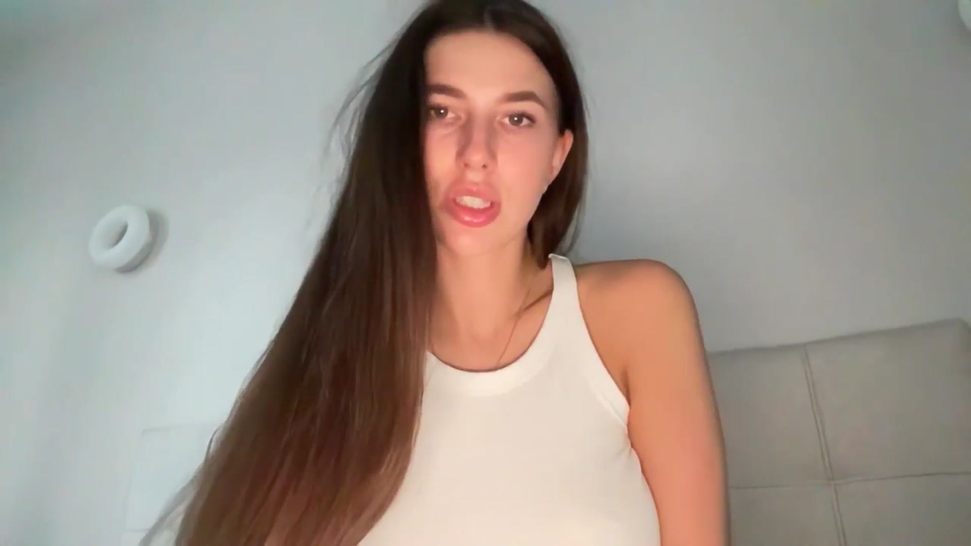 Gallery image thumbnail from kissfreeze's myfreecams stream on, 03/29/2026, 15:14 image 13 of 20