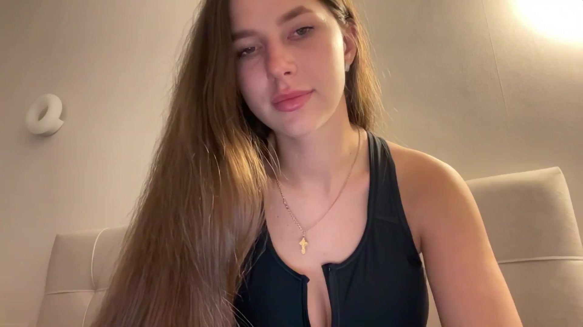 Gallery image thumbnail from kissfreeze's myfreecams stream on, 04/02/2026, 15:55 image 17 of 20