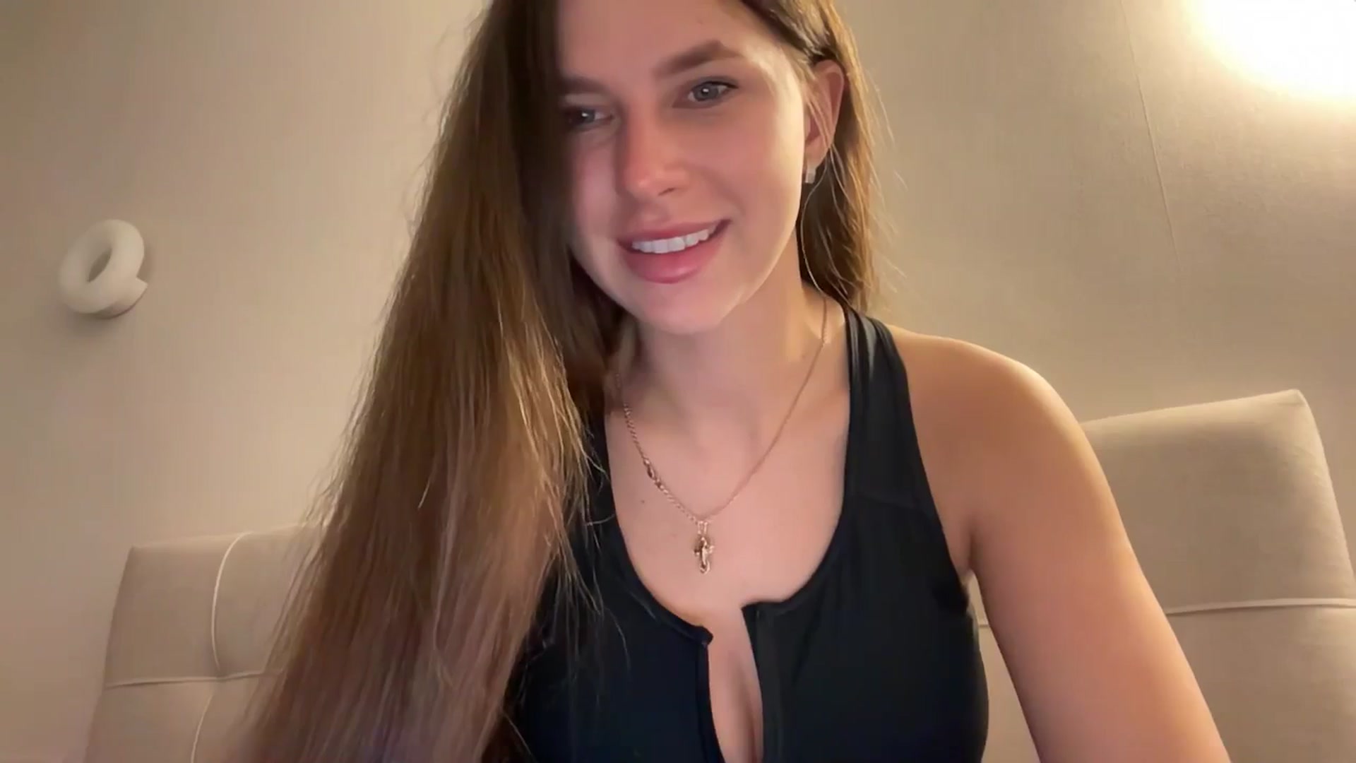 Gallery image thumbnail from kissfreeze's myfreecams stream on, 04/02/2026, 15:55 image 12 of 20