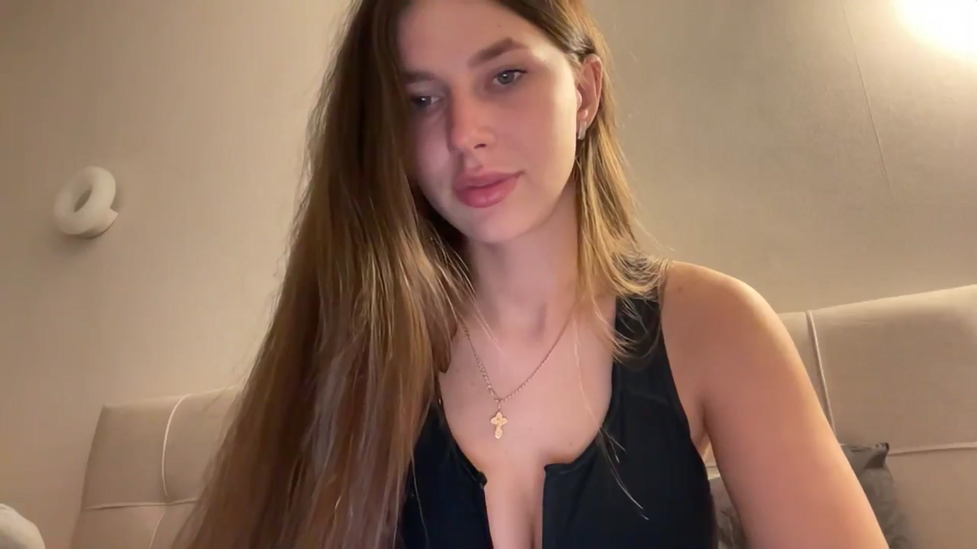 Gallery image thumbnail from kissfreeze's myfreecams stream on, 04/02/2026, 16:42 image 8 of 20