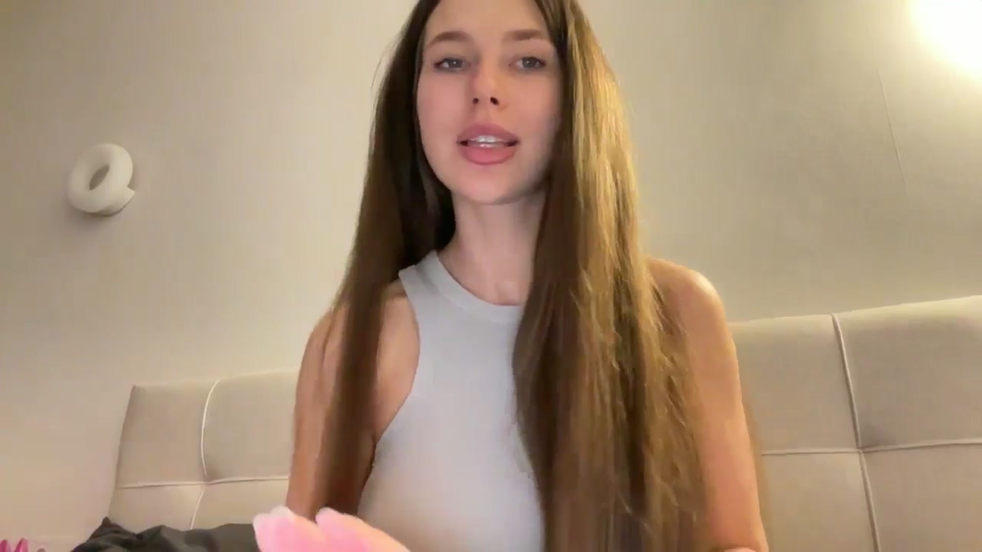 Gallery image thumbnail from kissfreeze's myfreecams stream on, 04/02/2026, 23:44 image 11 of 20