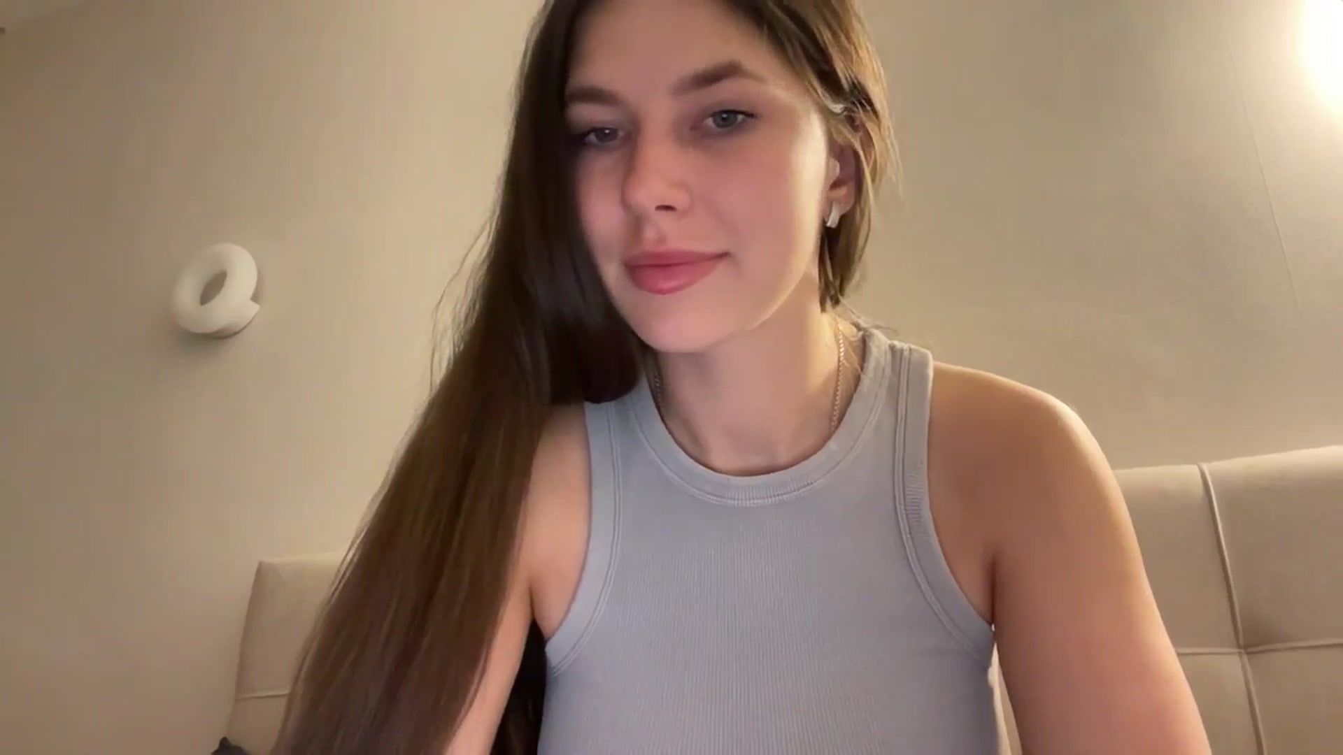 Gallery image thumbnail from kissfreeze's myfreecams stream on, 04/02/2026, 23:44 image 17 of 20