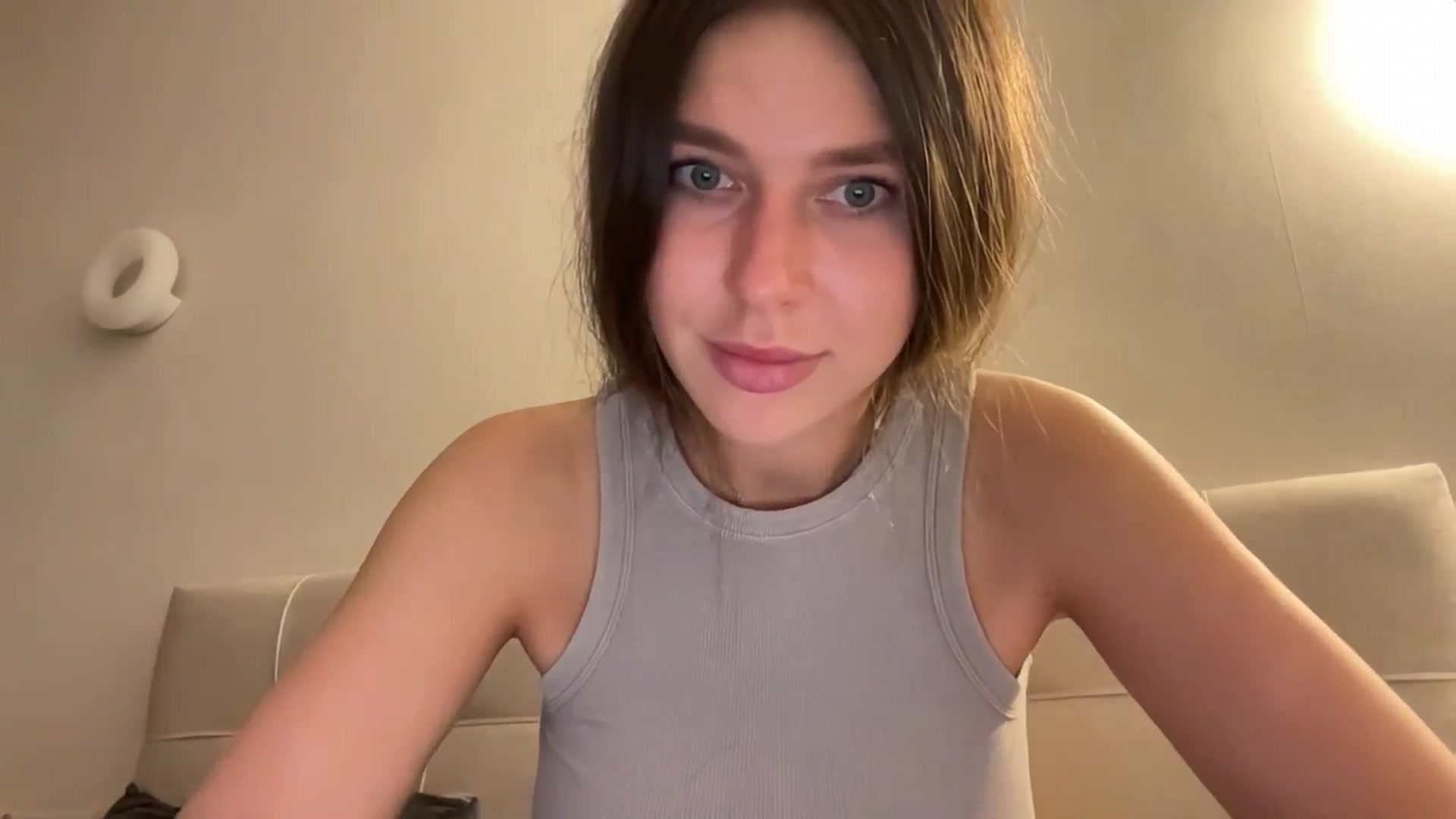 Gallery image thumbnail from kissfreeze's myfreecams stream on, 04/02/2026, 23:44 image 6 of 20