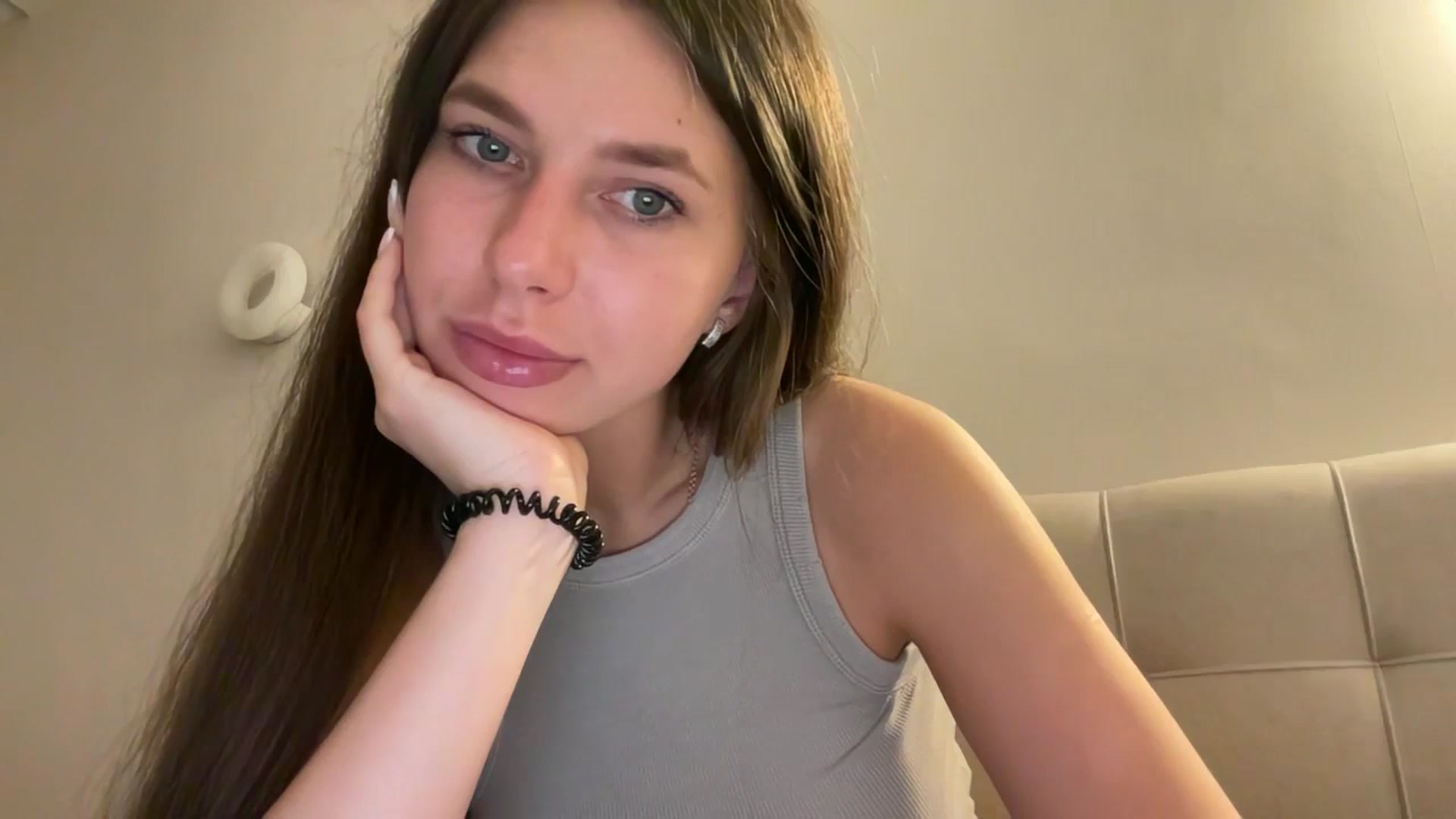 Gallery image thumbnail from kissfreeze's myfreecams stream on, 04/02/2026, 23:44 image 12 of 20