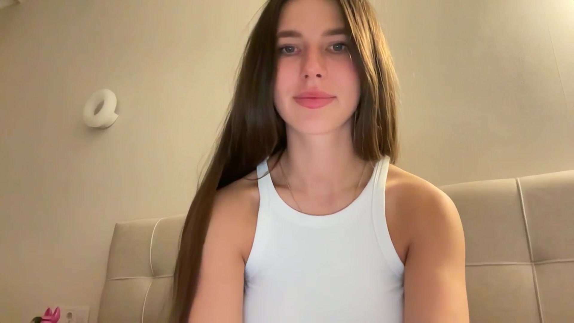 Gallery image thumbnail from kissfreeze's myfreecams stream on, 04/03/2026, 23:41 image 15 of 20