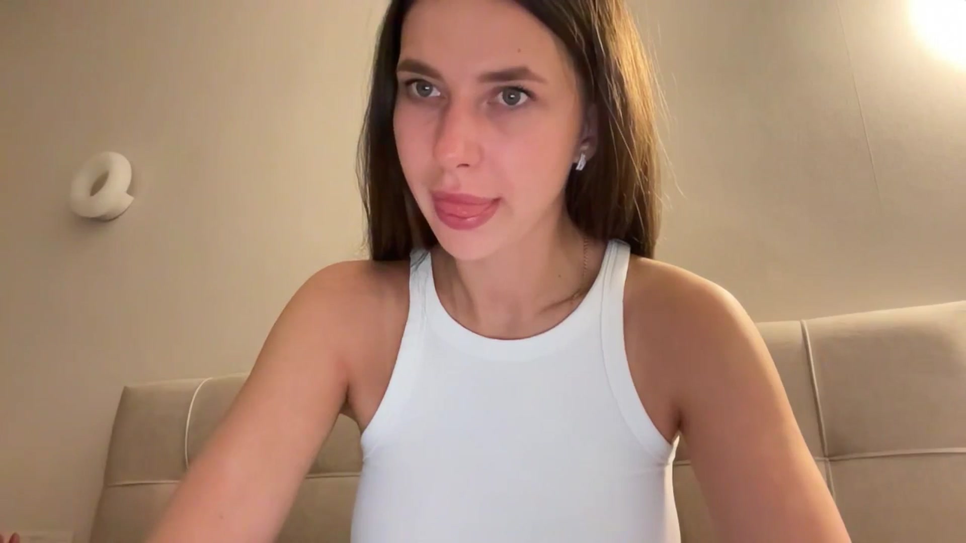 Gallery image thumbnail from kissfreeze's myfreecams stream on, 04/03/2026, 23:41 image 9 of 20