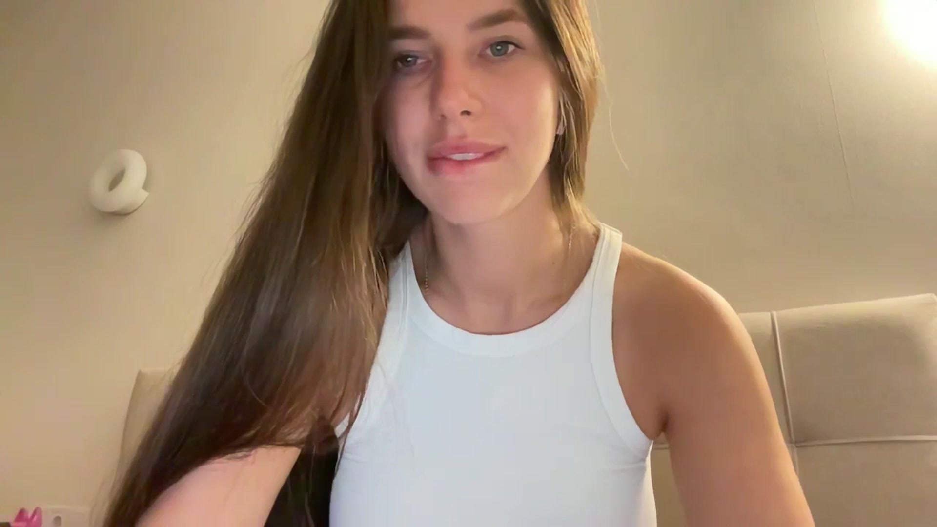 Gallery image thumbnail from kissfreeze's myfreecams stream on, 04/03/2026, 23:41 image 4 of 20