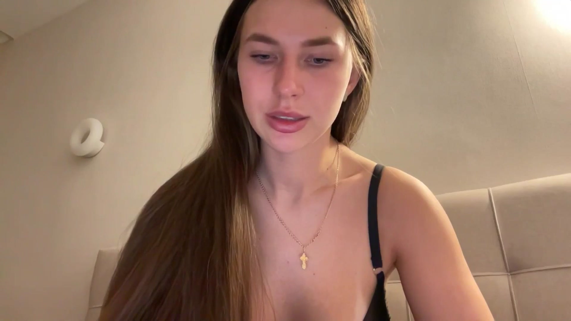 Gallery image thumbnail from kissfreeze's myfreecams stream on, 04/04/2026, 20:49 image 14 of 20