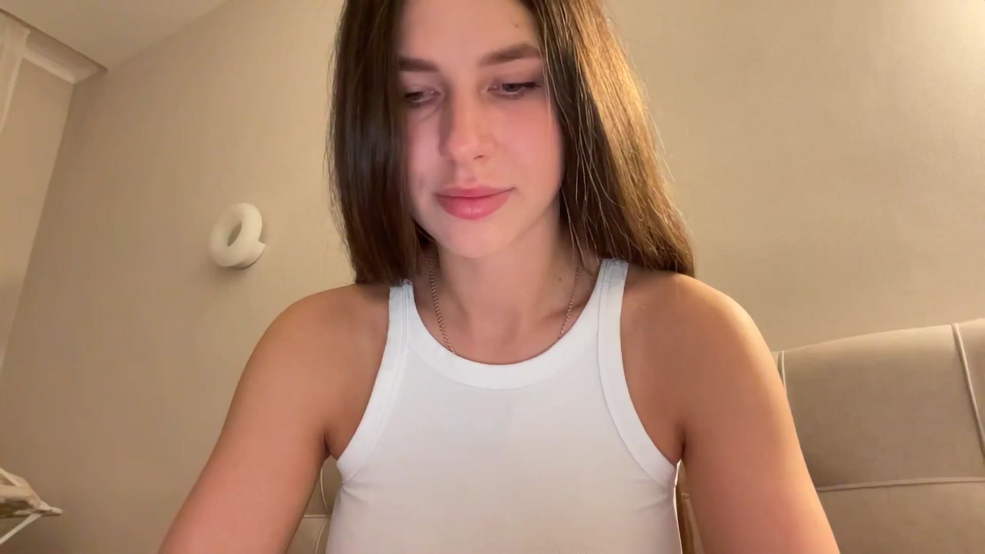 Gallery image thumbnail from kissfreeze's myfreecams stream on, 04/07/2026, 21:04 image 11 of 20