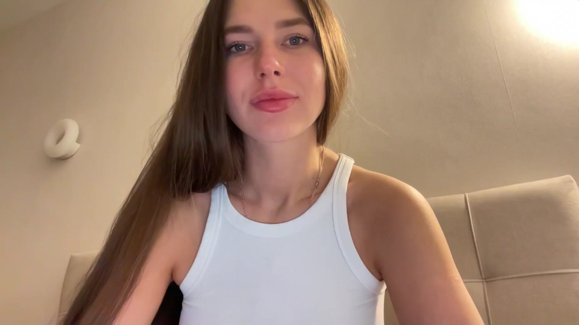 Gallery image thumbnail from kissfreeze's myfreecams stream on, 04/08/2026, 23:48 image 3 of 20