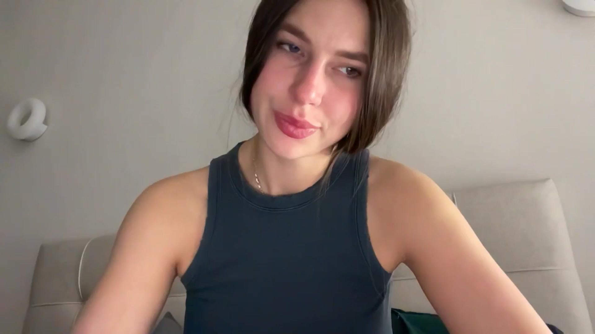 Gallery image thumbnail from kissfreeze's myfreecams stream on, 04/09/2026, 21:33 image 11 of 20