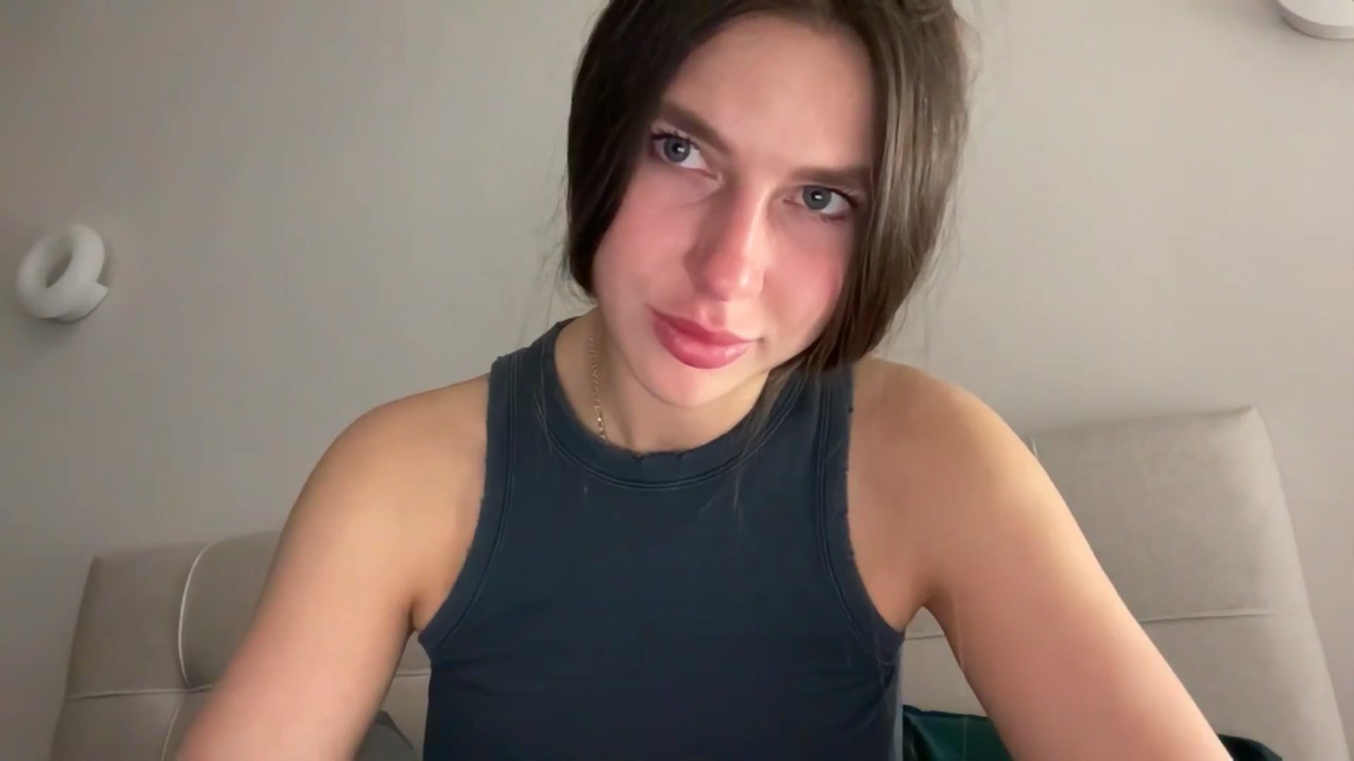 Gallery image thumbnail from kissfreeze's myfreecams stream on, 04/09/2026, 21:33 image 7 of 20