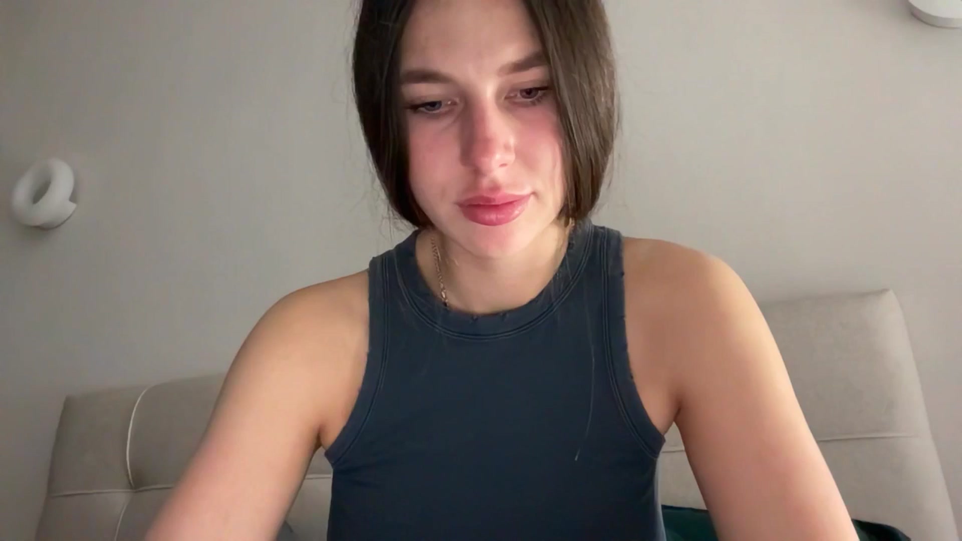 Gallery image thumbnail from kissfreeze's myfreecams stream on, 04/09/2026, 21:33 image 9 of 20