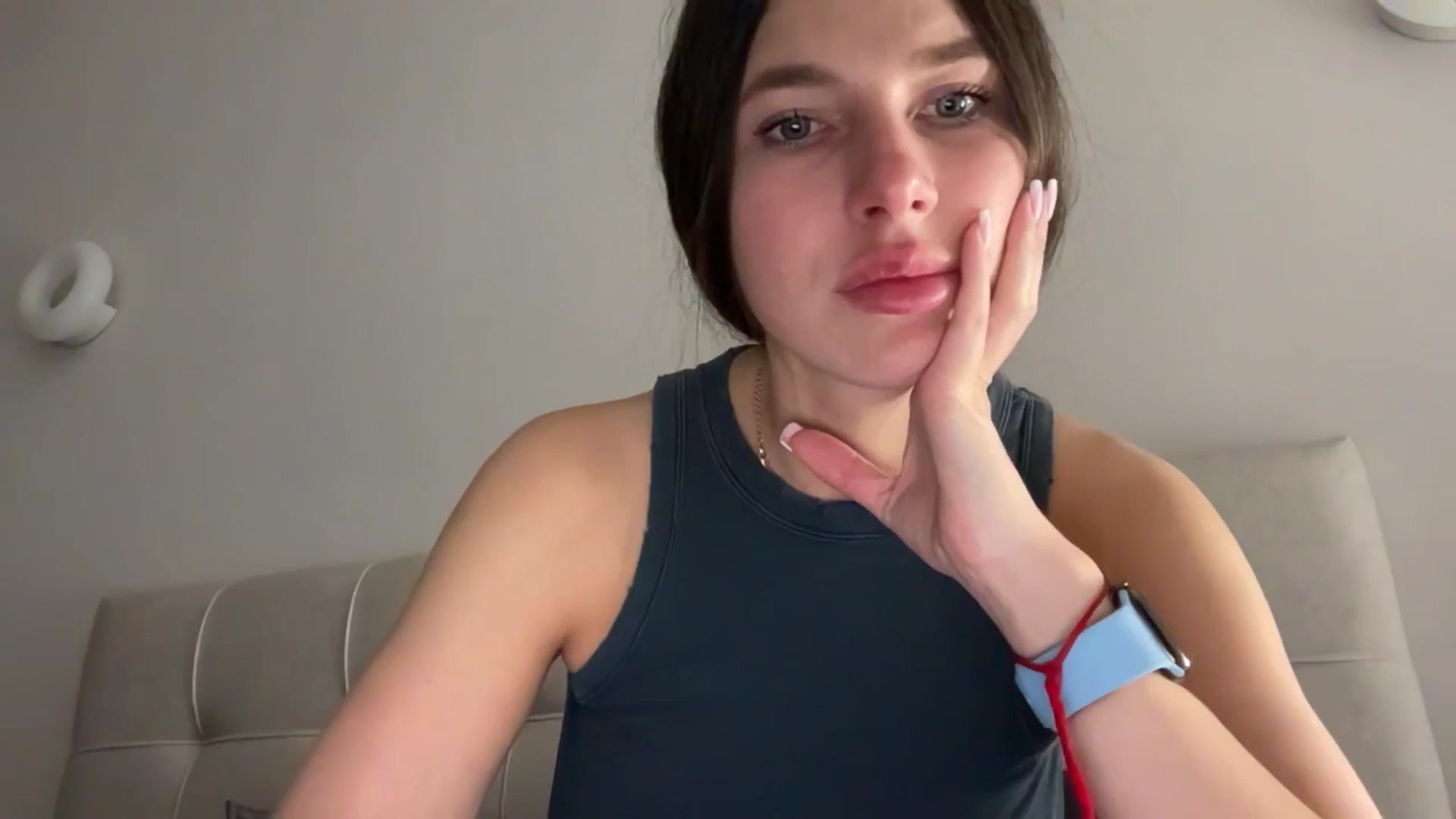 Gallery image thumbnail from kissfreeze's myfreecams stream on, 04/09/2026, 21:33 image 14 of 20
