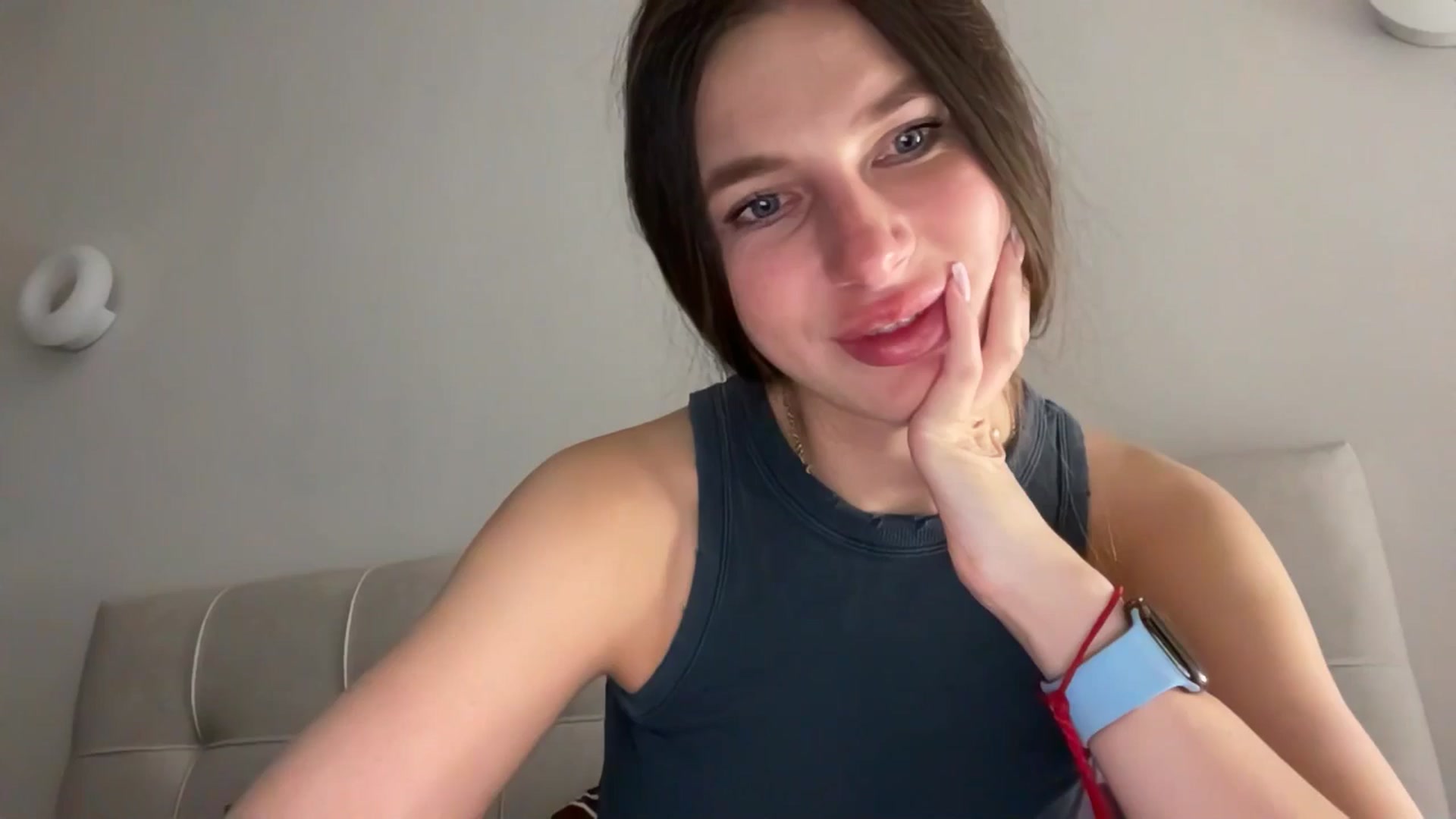 Gallery image thumbnail from kissfreeze's myfreecams stream on, 04/09/2026, 21:33 image 20 of 20