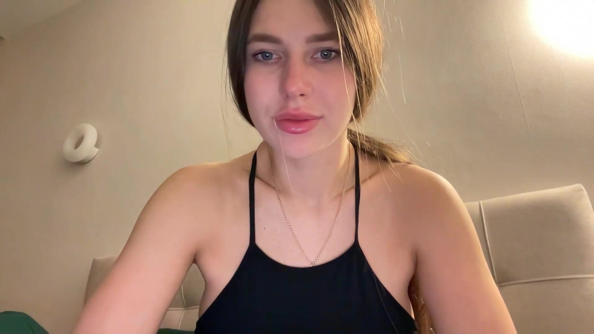 Gallery image thumbnail from kissfreeze's myfreecams stream on, 04/10/2026, 22:42 image 11 of 20