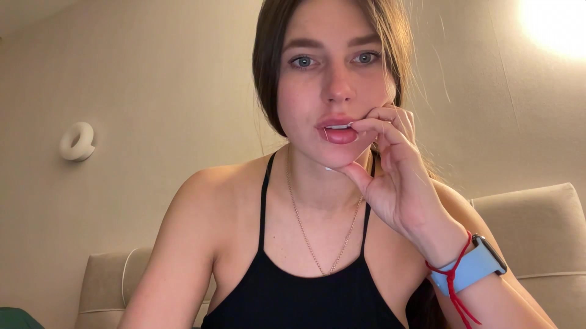 Gallery image thumbnail from kissfreeze's myfreecams stream on, 04/10/2026, 22:42 image 10 of 20