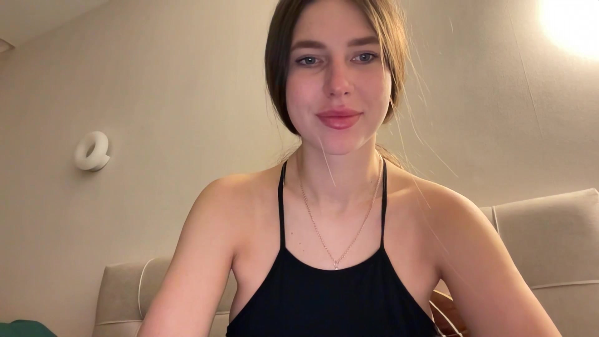 Gallery image thumbnail from kissfreeze's myfreecams stream on, 04/10/2026, 22:42 image 5 of 20