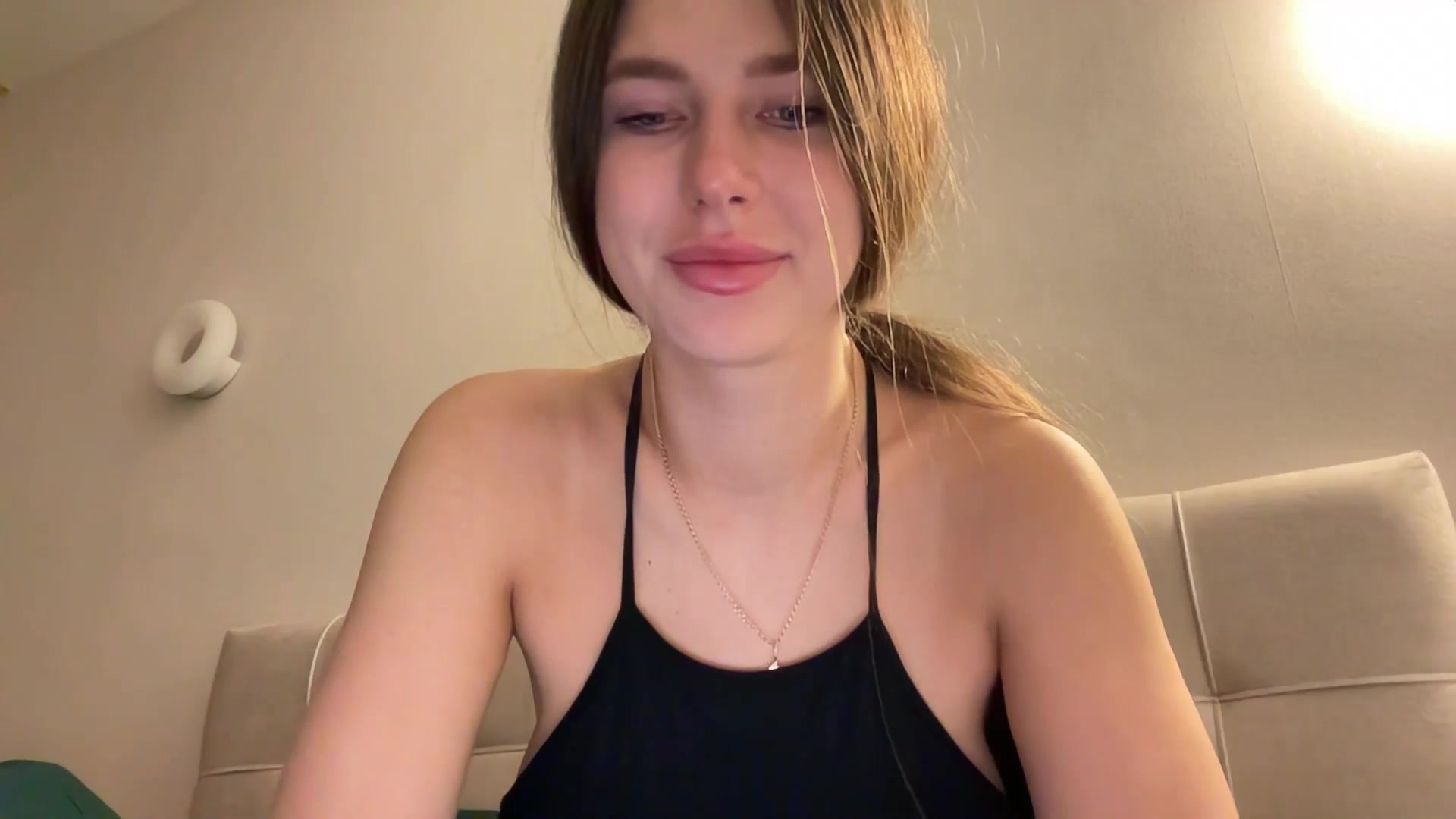 Gallery image thumbnail from kissfreeze's myfreecams stream on, 04/10/2026, 22:42 image 17 of 20
