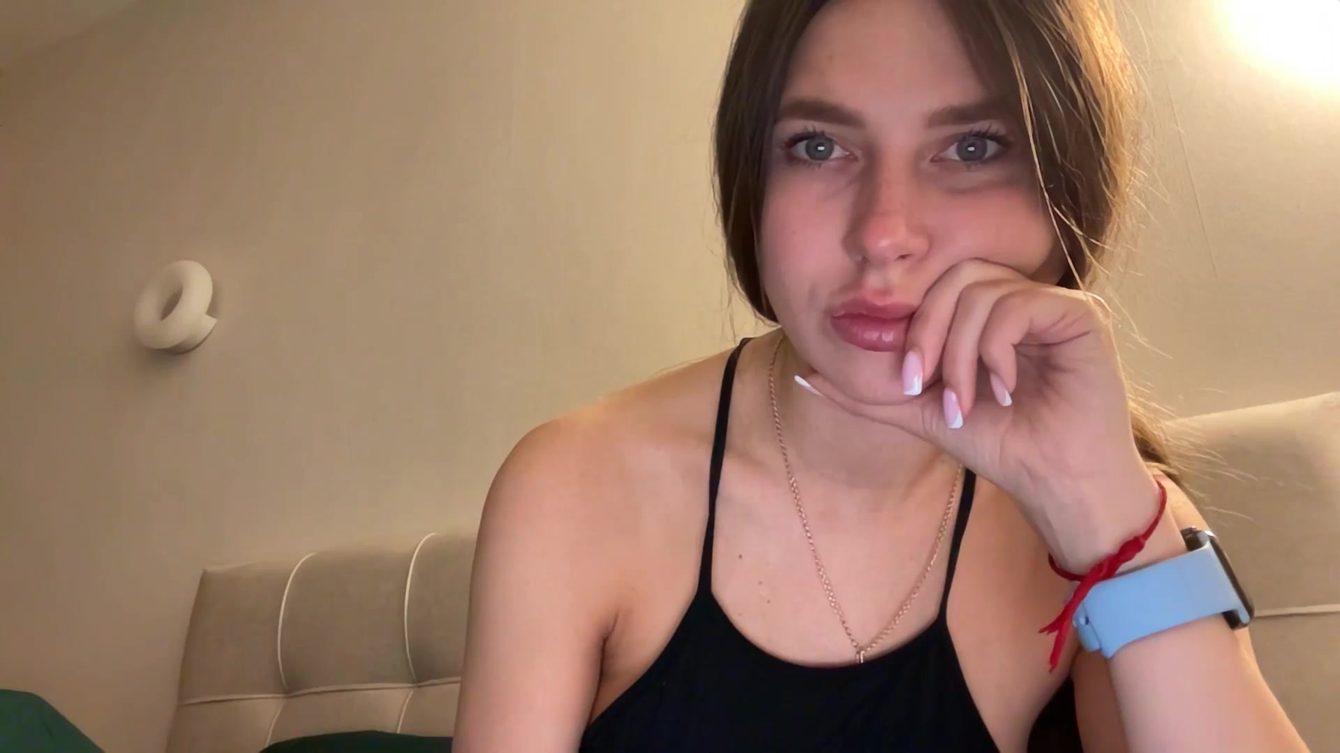 Gallery image thumbnail from kissfreeze's myfreecams stream on, 04/10/2026, 22:42 image 19 of 20