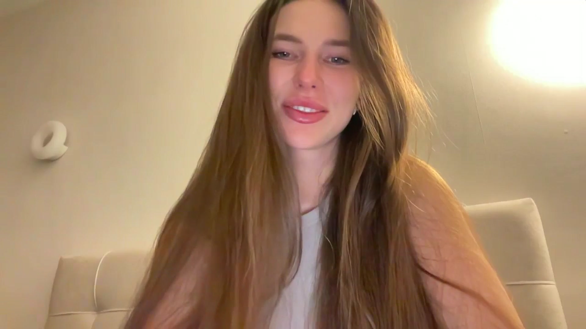Gallery image thumbnail from kissfreeze's myfreecams stream on, 04/11/2026, 21:36 image 6 of 20