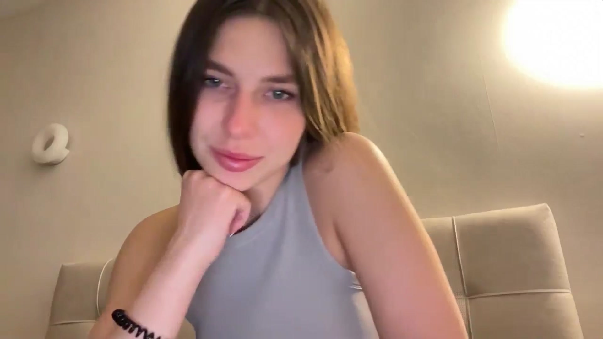 Gallery image thumbnail from kissfreeze's myfreecams stream on, 04/11/2026, 21:36 image 13 of 20