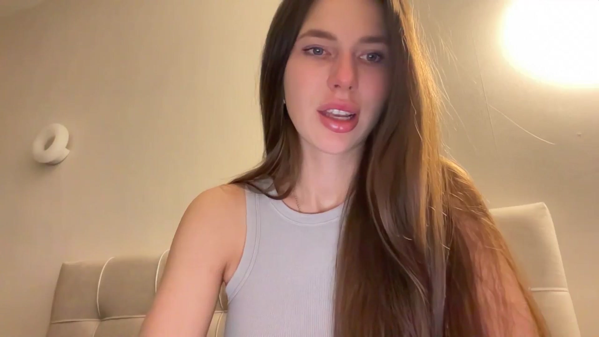 Gallery image thumbnail from kissfreeze's myfreecams stream on, 04/11/2026, 21:36 image 8 of 20