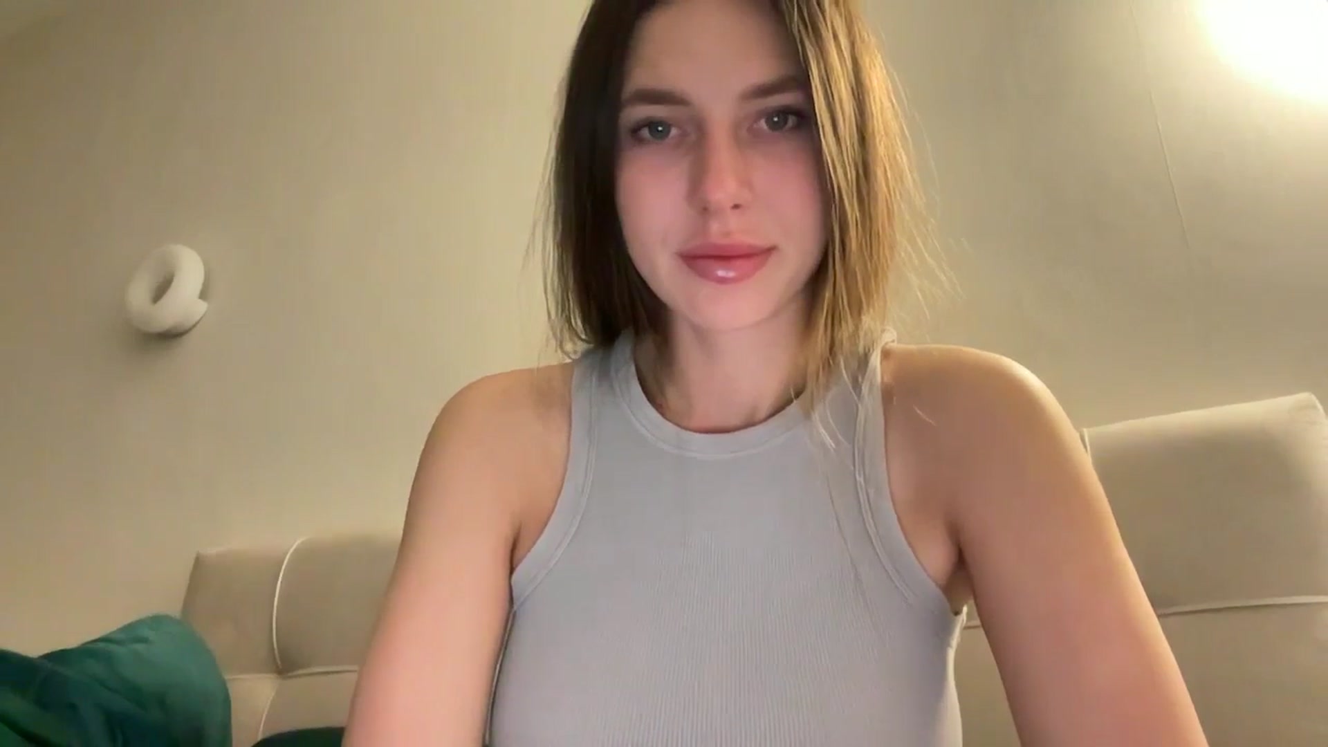 Gallery image thumbnail from kissfreeze's myfreecams stream on, 04/11/2026, 23:14 image 2 of 20